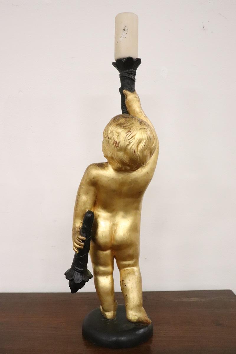 Sculpté Porte-bougies italienne du 21e siècle avec chérubin doré
