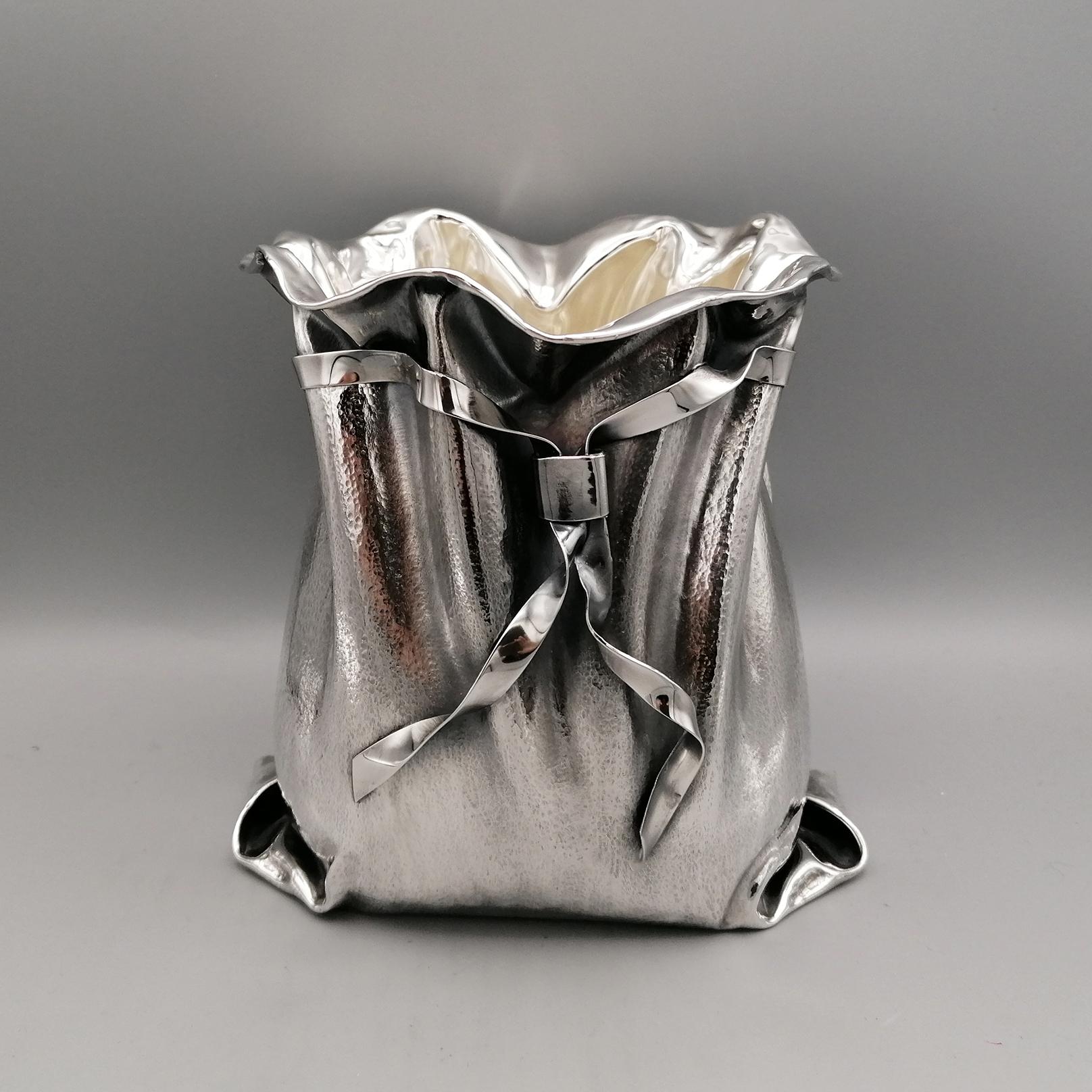 Sack-shaped sterling silver vase or bowl.
The vase was completely handmade starting from the sterling silver plate, skilfully modeled until it took the shape of a sack.
The body was hammered and then finely knurled only on the outside. Then