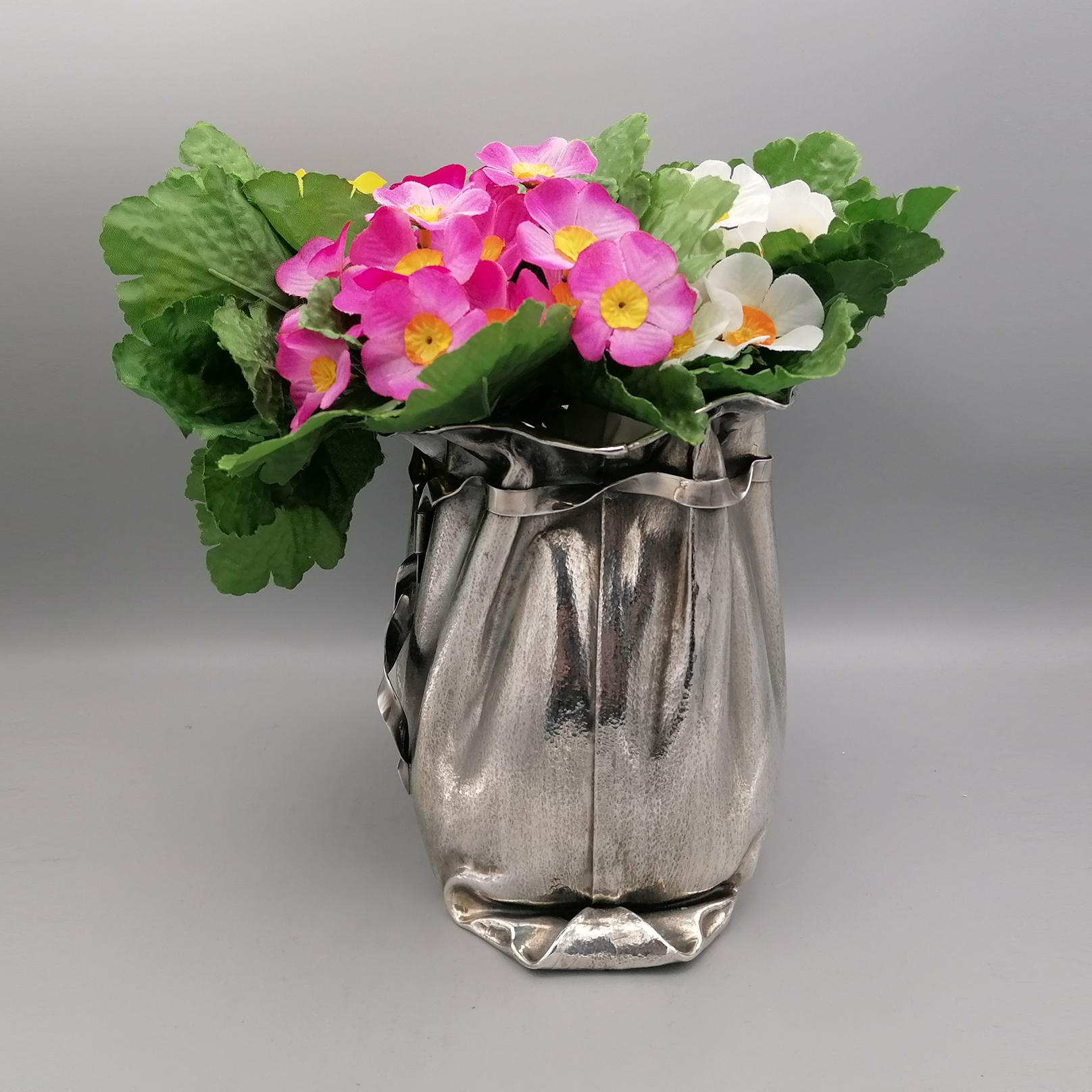 Italiano Vaso o ciotola decorativa in argento sterling del 21° secolo in vendita