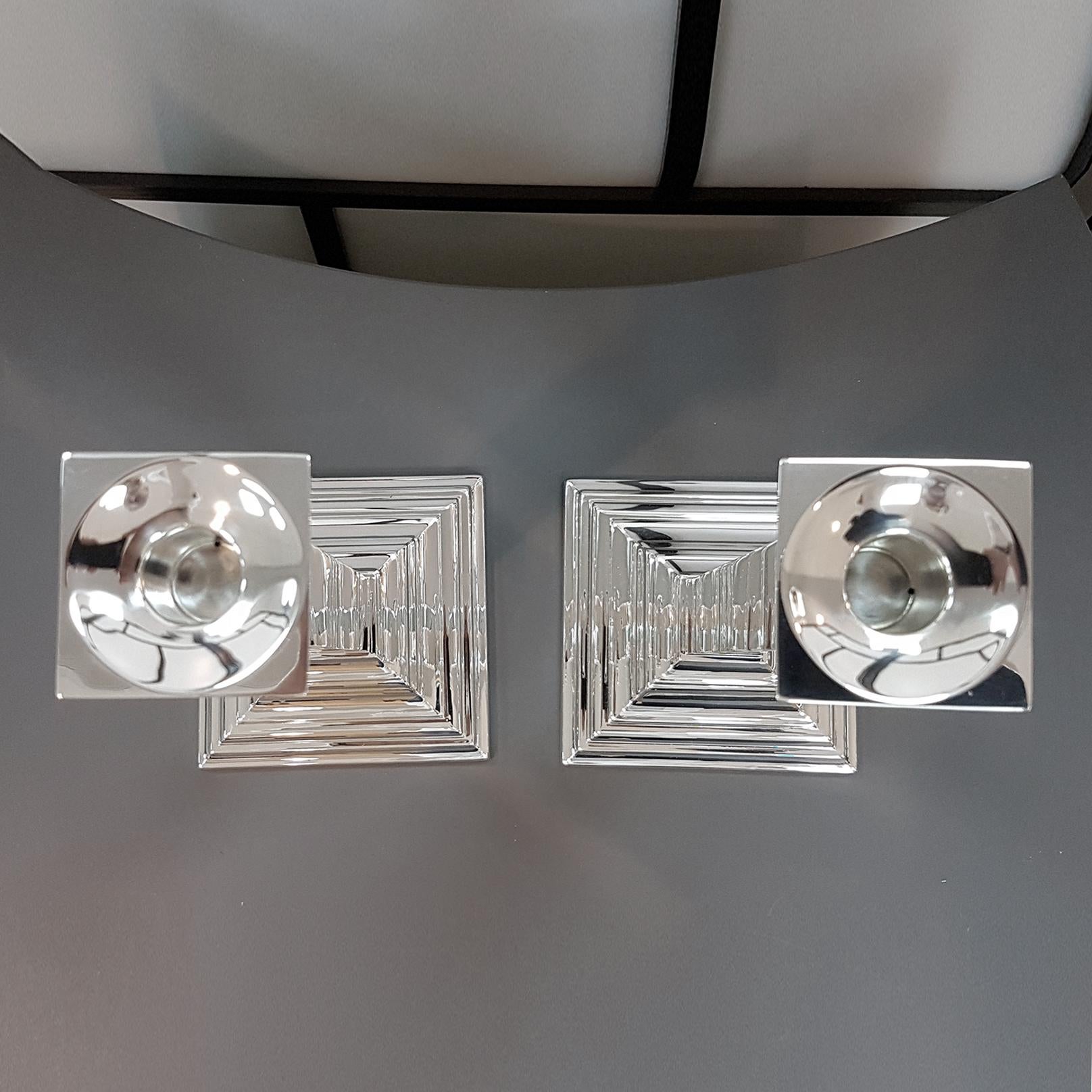 Siglo XXI Pareja de candelabros cuadrados modernos italianos de plata de ley en venta 10