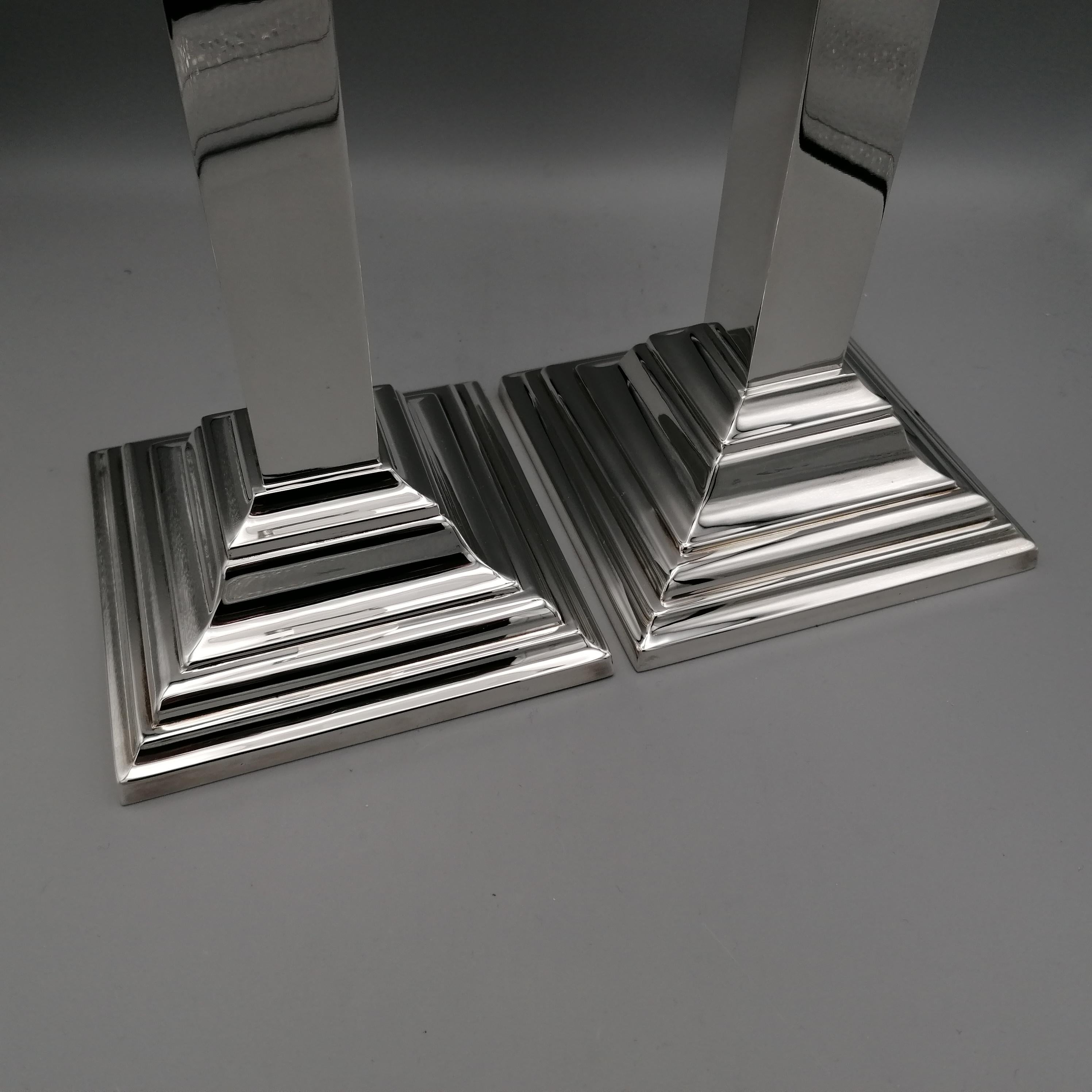 Siglo XXI Pareja de candelabros cuadrados modernos italianos de plata de ley Hecho a mano en venta