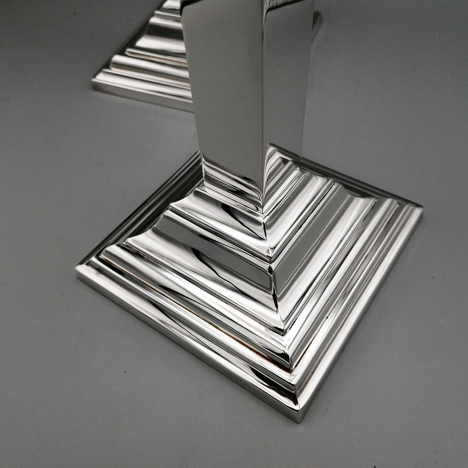 Siglo XXI Pareja de candelabros cuadrados modernos italianos de plata de ley Siglo XXI y contemporáneo en venta