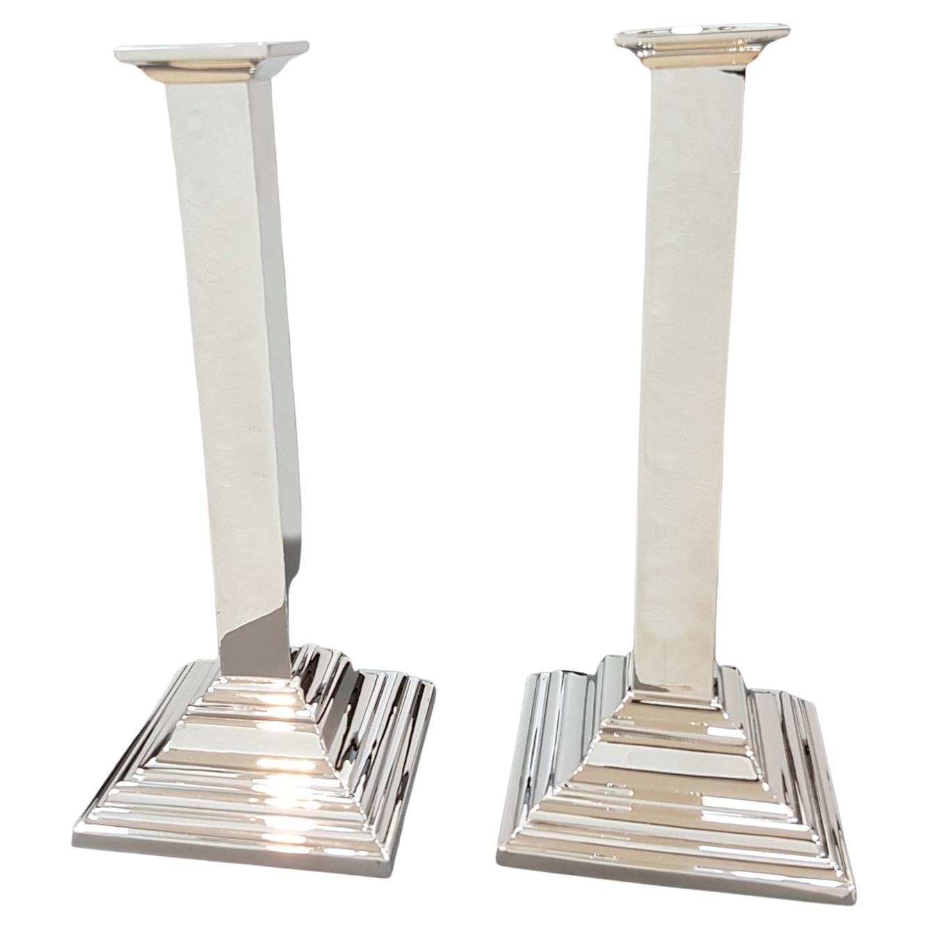 Siglo XXI Pareja de candelabros cuadrados modernos italianos de plata de ley