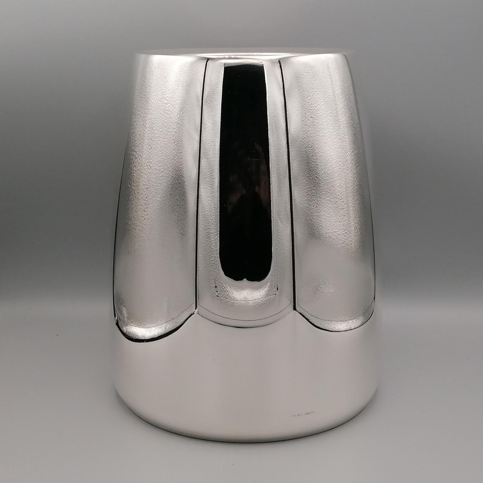 925 sterling silver vase made from a silver sheet and shaped.
Completely smooth, the vase has a base diameter of cm. 20 (7.9 inches) and the mouth of d. 16 (6.3 inches).
Having been made with a double chamber, i.e. with a cavity between the