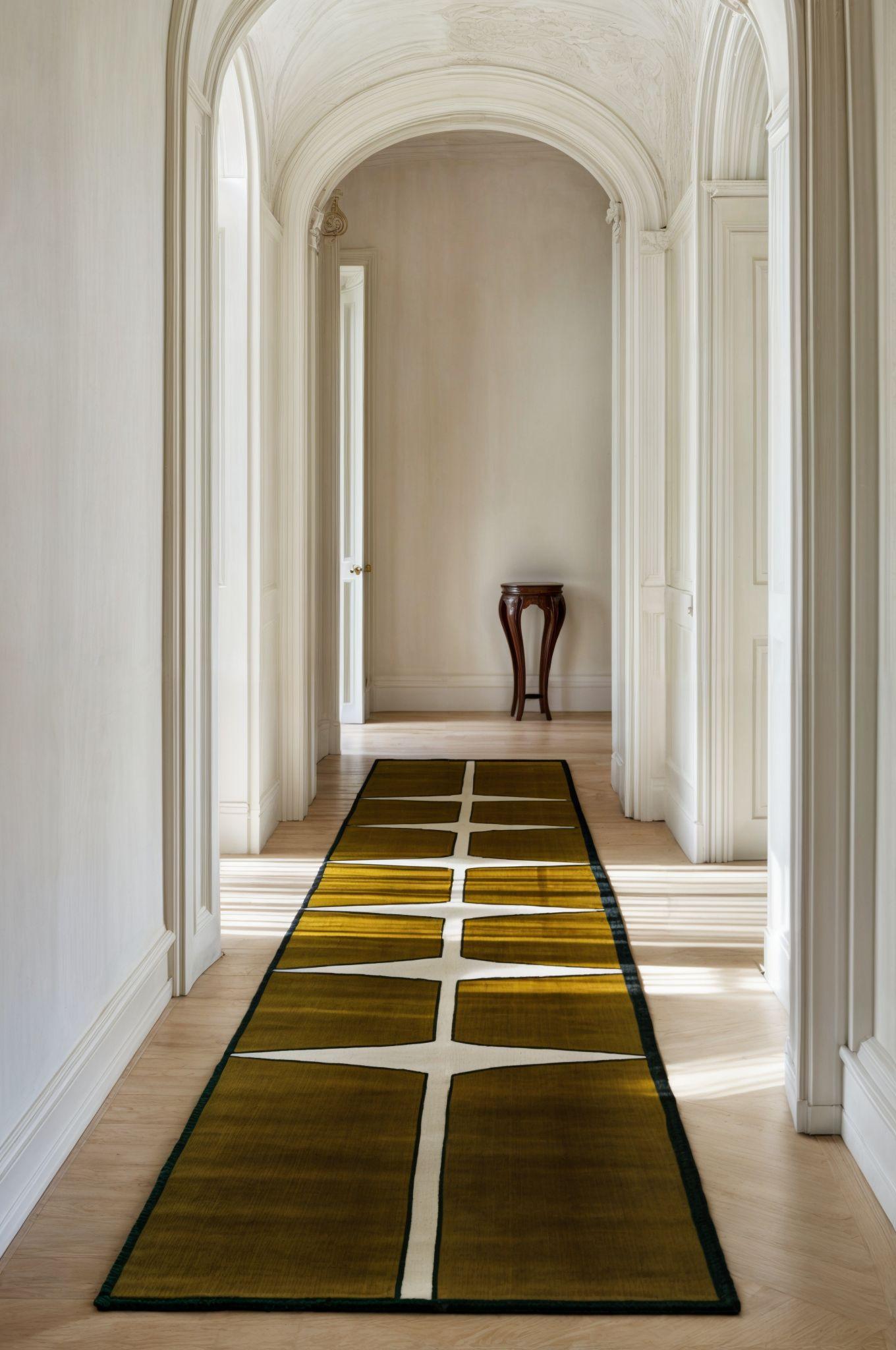 Organic Modern Runner Rug Geometric Pattern Dark Green, Black & Neutral
The Black Pepper Runner brings a spicy aroma akin to a sensation of smoothness, creating a tactile connection between scent and touch. This unique blend evokes a feeling where