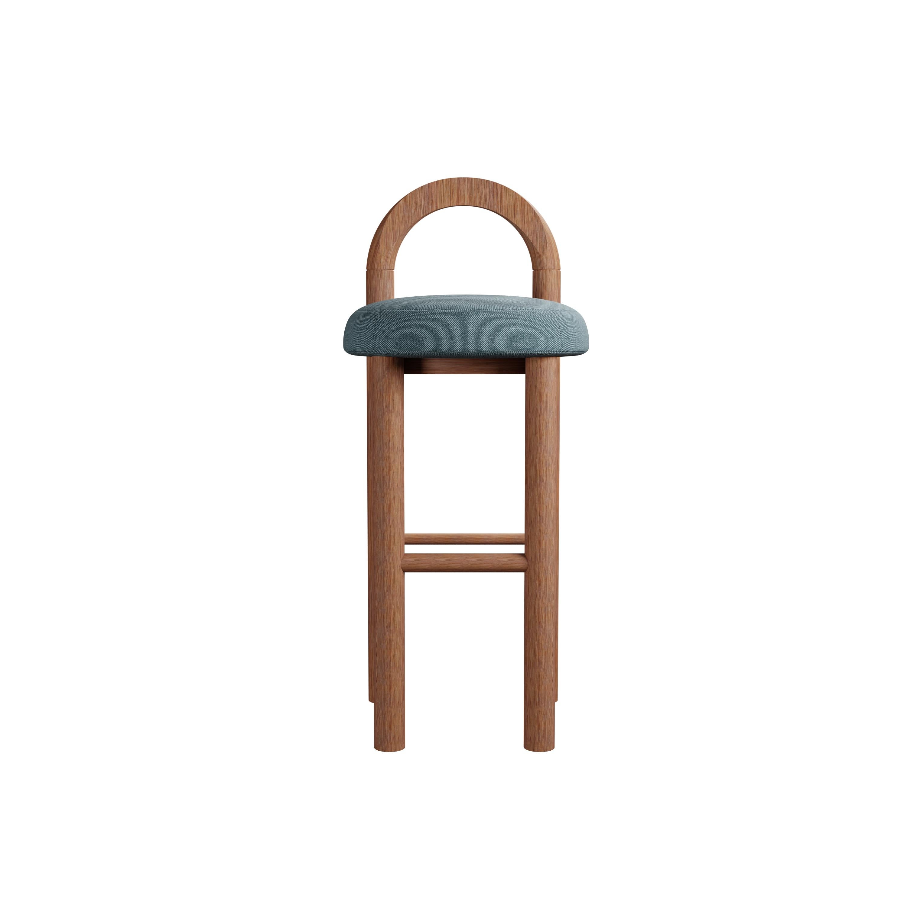 Moss Barhocker U aus dem 21. Jahrhundert in blauem, schlichtem Webstoff, handgefertigt von Murmurio (Moderne) im Angebot
