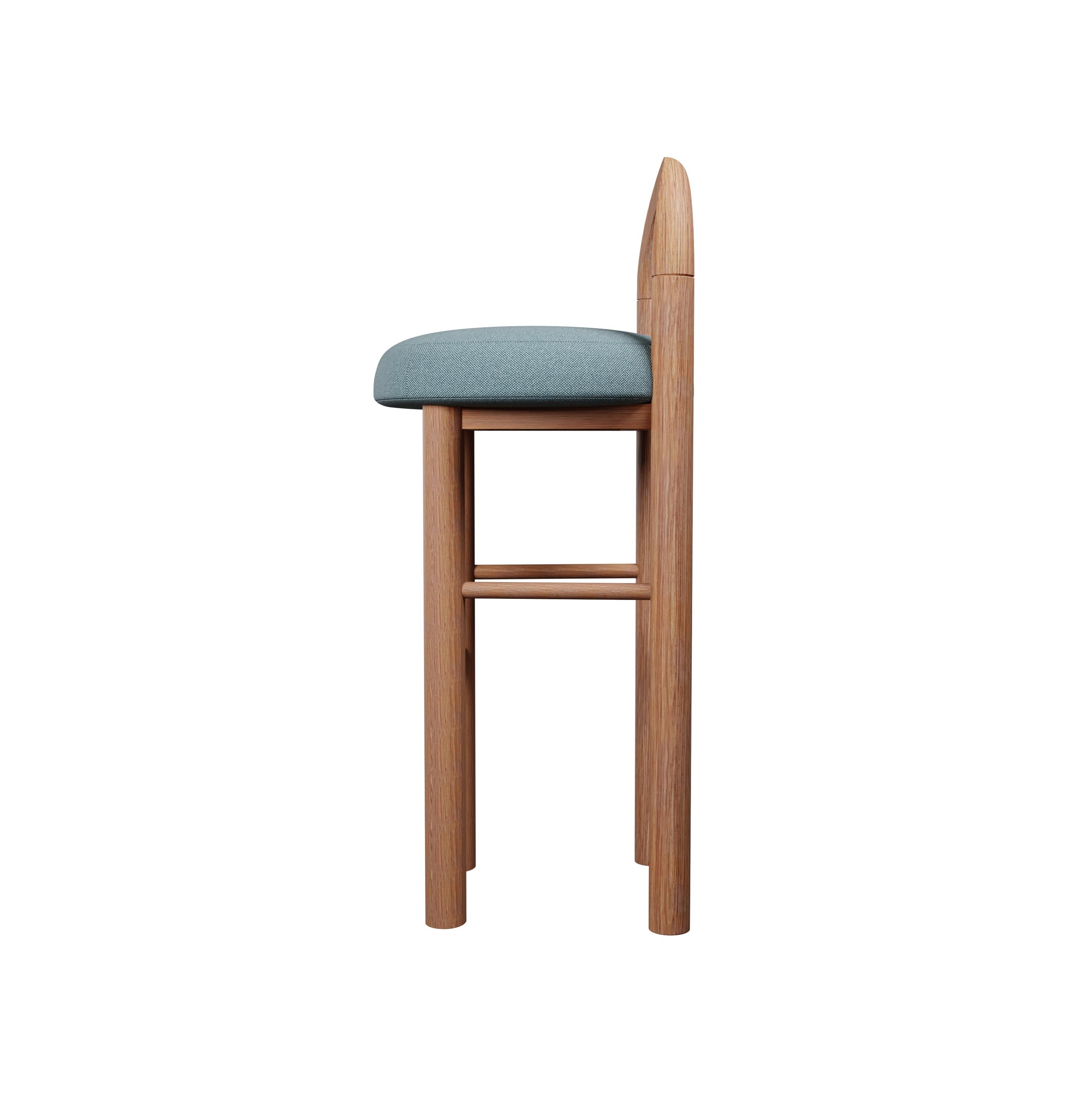 Moss Barhocker U aus dem 21. Jahrhundert in blauem, schlichtem Webstoff, handgefertigt von Murmurio (Stoff) im Angebot