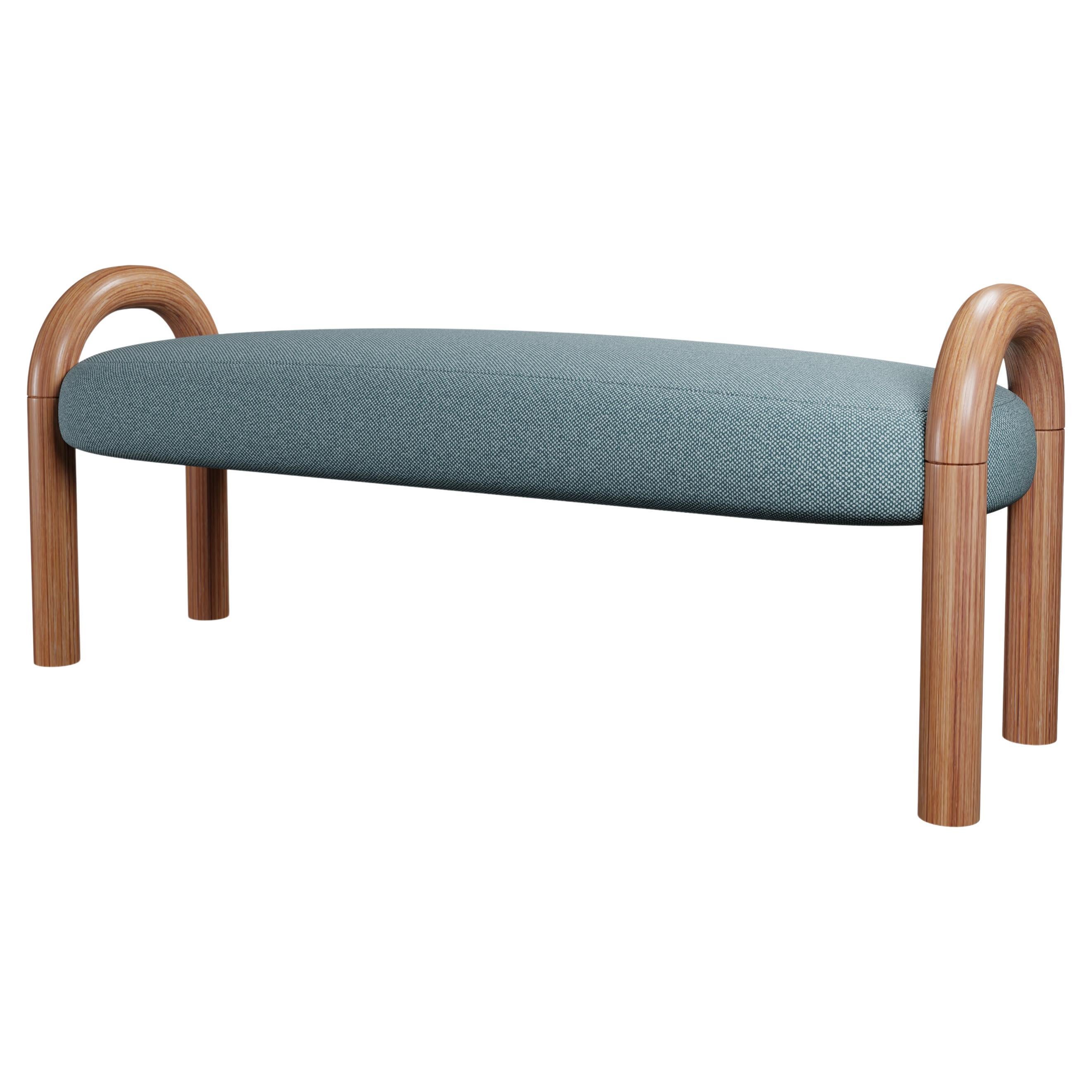 Banc U du 21e siècle en tissu bleu à tissage uni fabriqué à la main par Murmurio