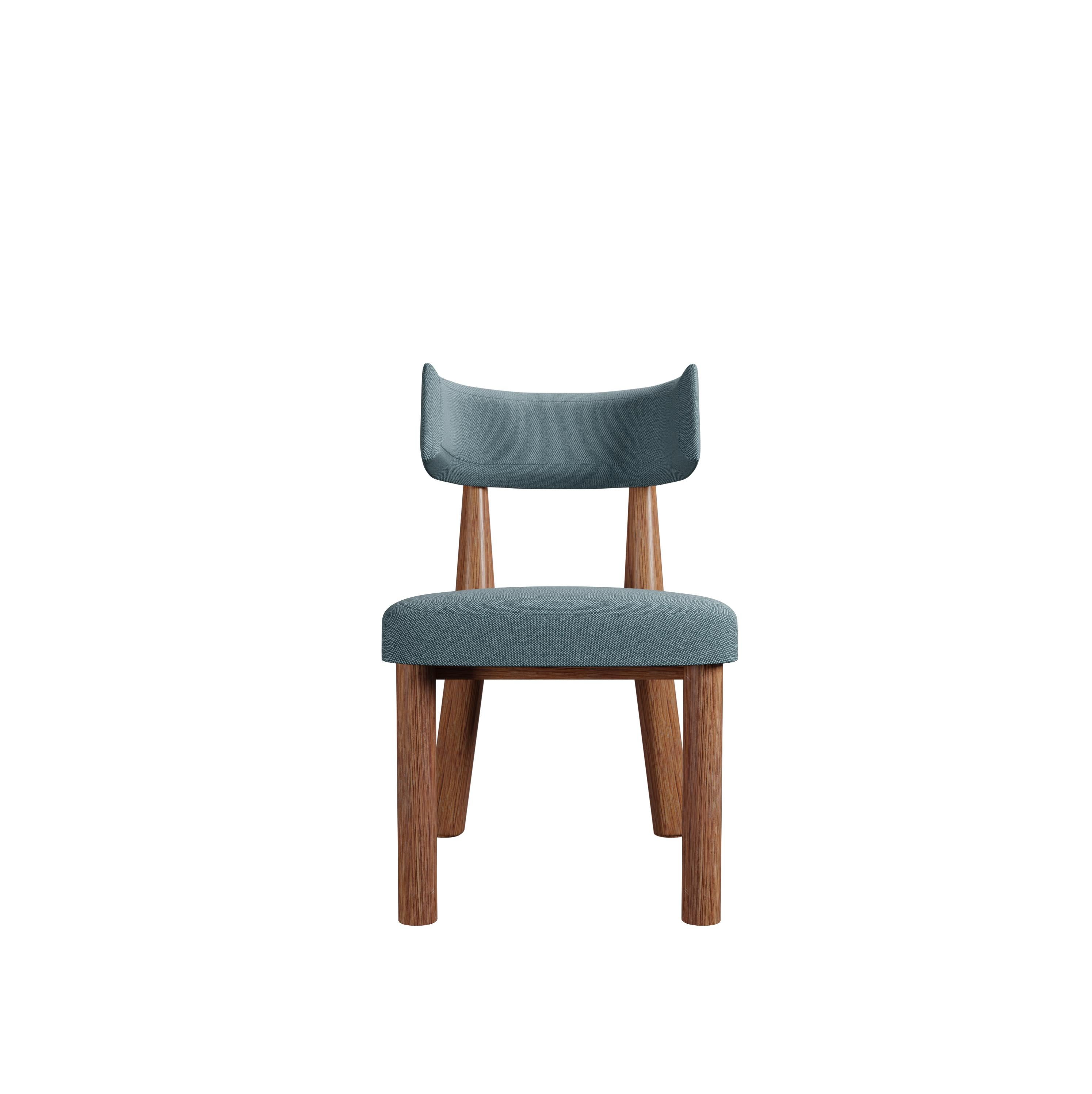Voici notre ligne Moss, au design intemporel et au cadre en bois robuste. Fabriquées en bois de haute qualité, ces chaises sont conçues pour durer et offrent à la fois confort et style. Disponibles dans une variété de finitions et d'options de
