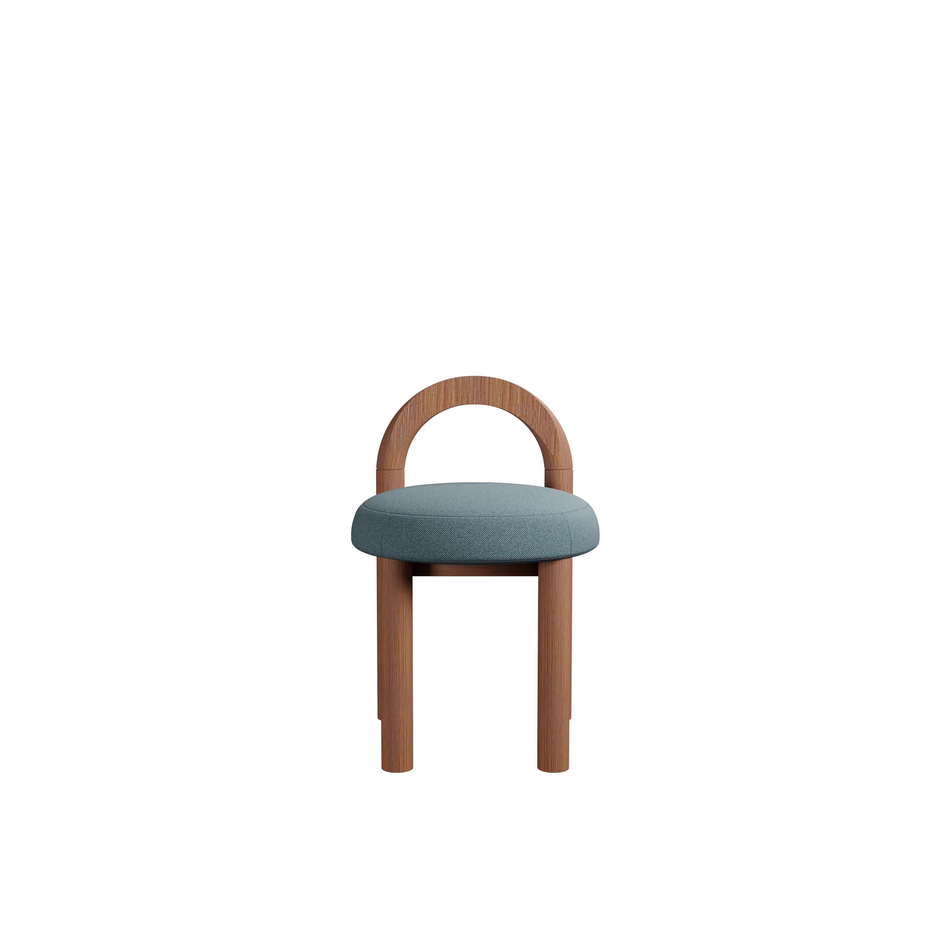 Moderne Tabouret U du 21e siècle en tissu bleu à tissage uni, fabriqué à la main par Murmurio en vente