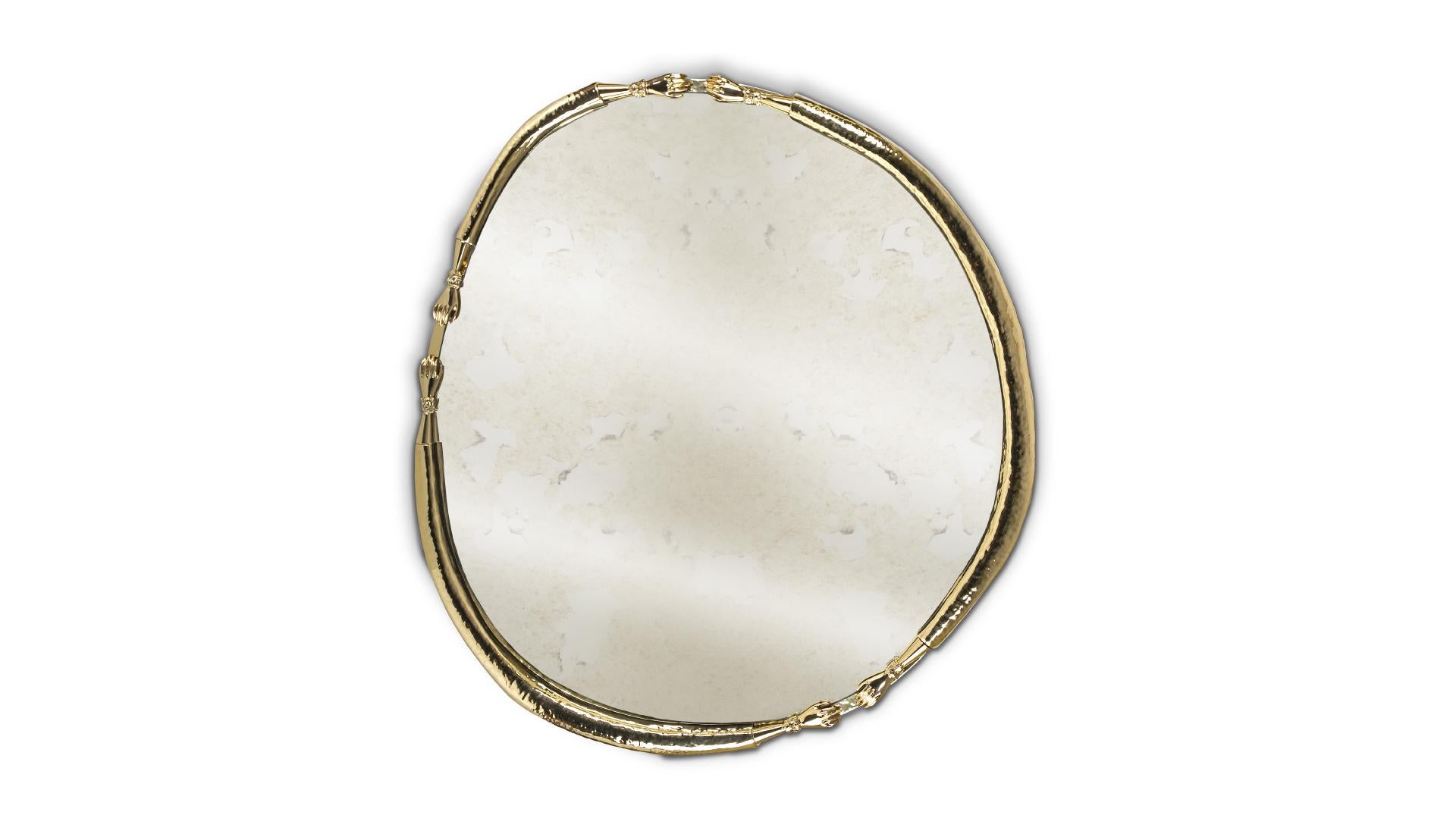 Ovaler La Joie-Spiegel aus gealterter Bronze, poliertem, gehämmertem Messing, 21. Jahrhundert (21. Jahrhundert und zeitgenössisch) im Angebot