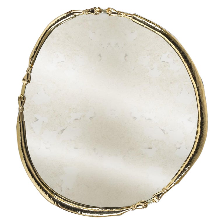 Miroir ovale La Joie en bronze vieilli et laiton poli martelé<unk> En vente  sur 1stDibs