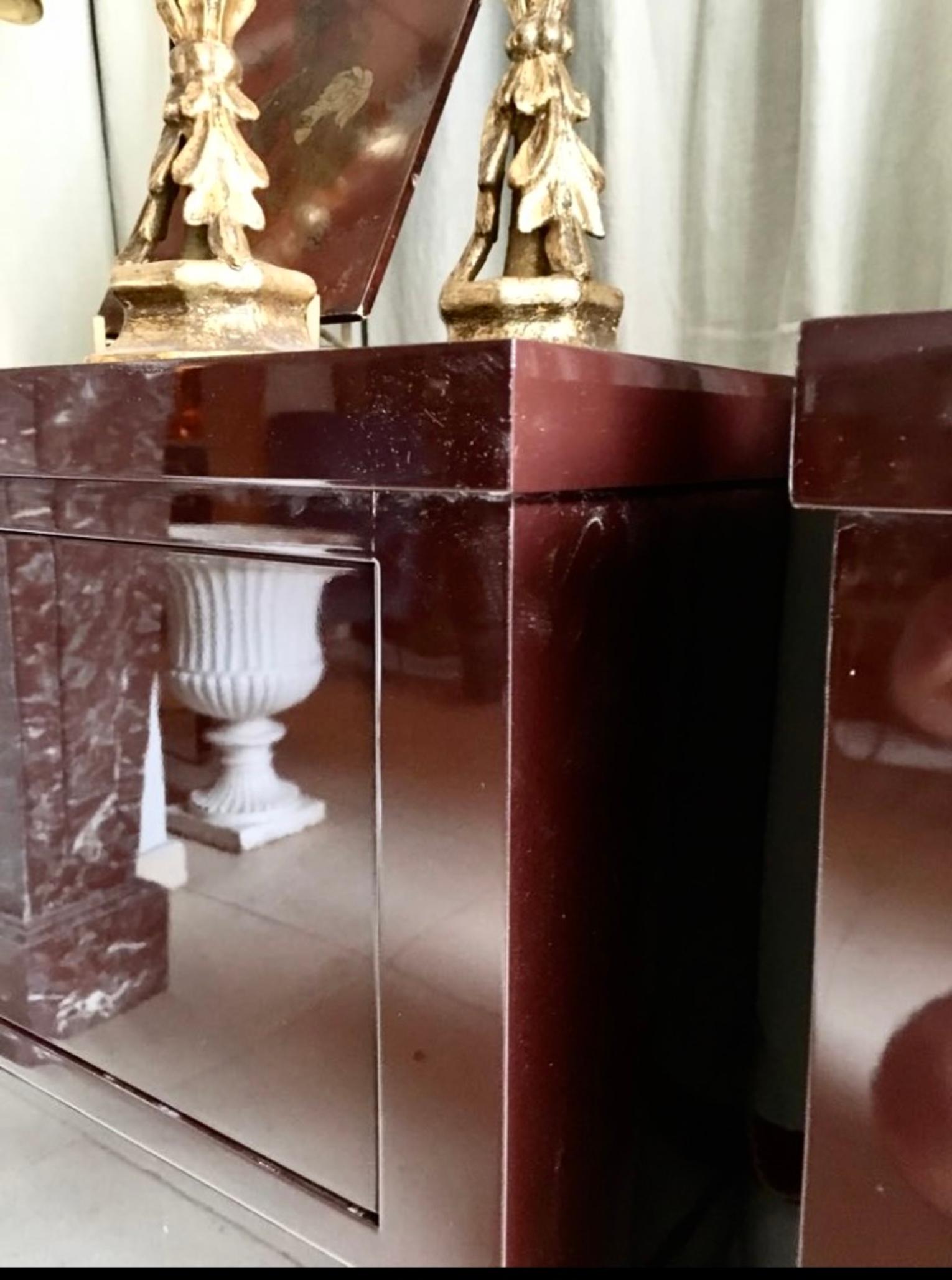 21st Century Pair of Garnet Lacquered Bierdemeier Style Commodes or Nightstands For Sale 10