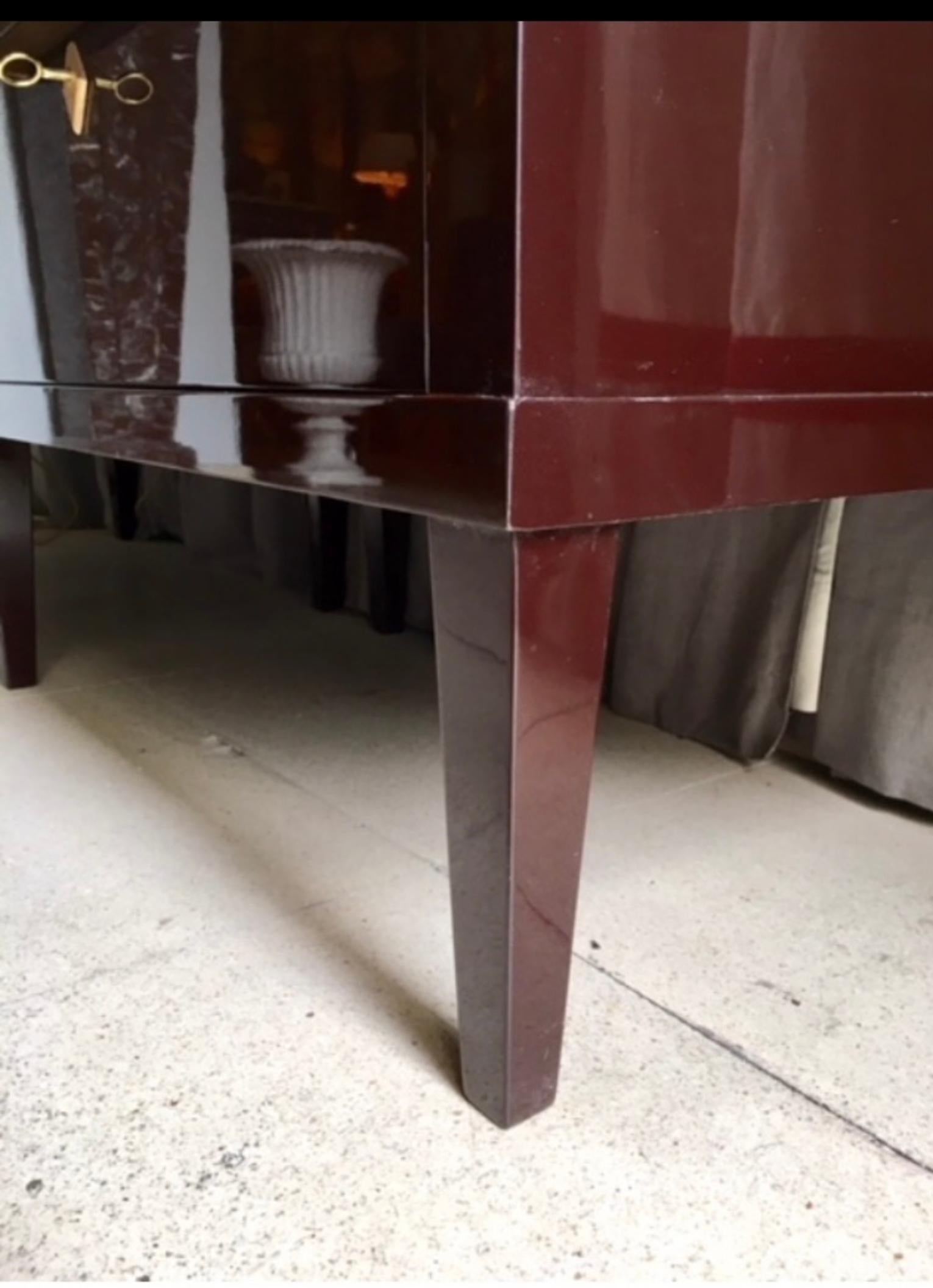 21st Century Pair of Garnet Lacquered Bierdemeier Style Commodes or Nightstands For Sale 13