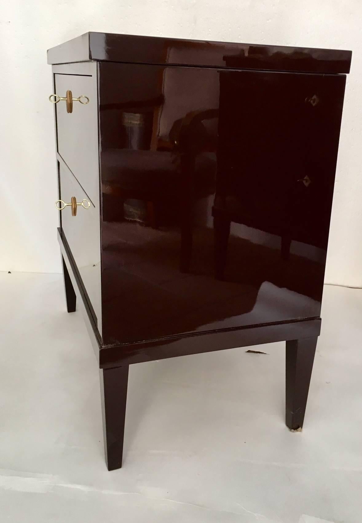 21st Century Pair of Garnet Lacquered Bierdemeier Style Commodes or Nightstands For Sale 1