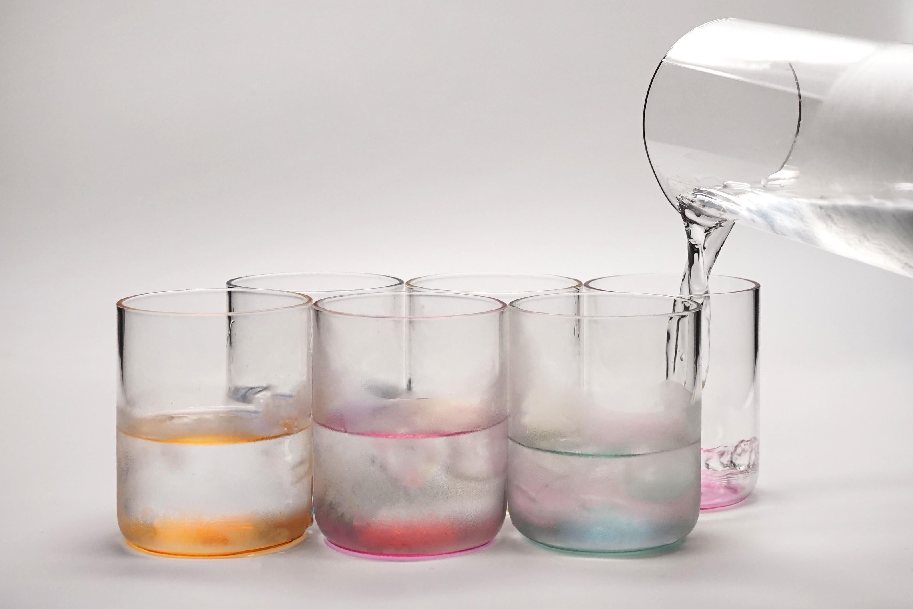 Verre 21e siècle - Ensemble de 6 verres colorés en forme d'iris, fabriqués à la main, Kanz Architetti en vente