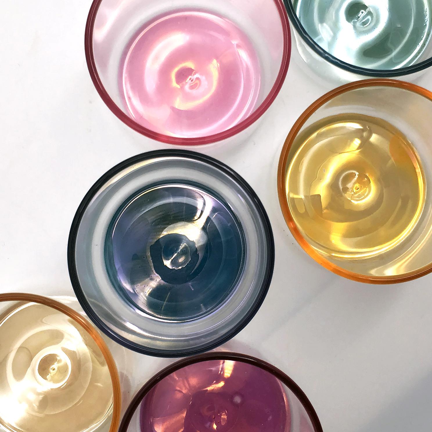 21e siècle - Ensemble de 6 verres à liqueur colorés Iride, faits à la main, Kanz  Neuf - En vente à Venezia, Veneto