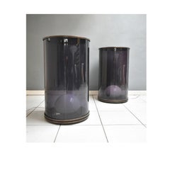 21° secolo, Set di due colonne luminose in ottone e plexiglass