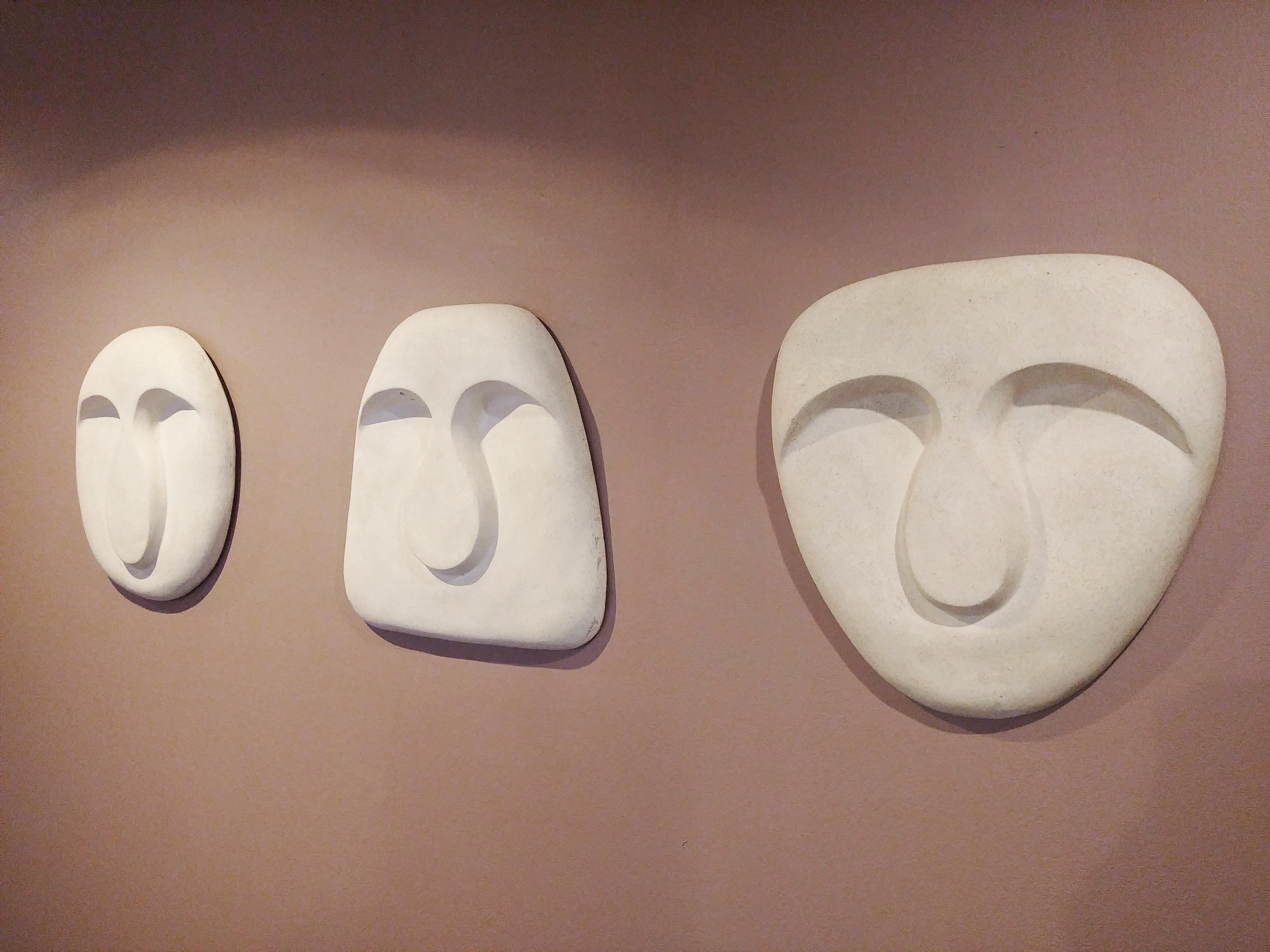 Set Wandskulpturen des 21. Jahrhunderts, handgefertigte Stuccoforte-Maske Idoli, Kanz  im Angebot 3