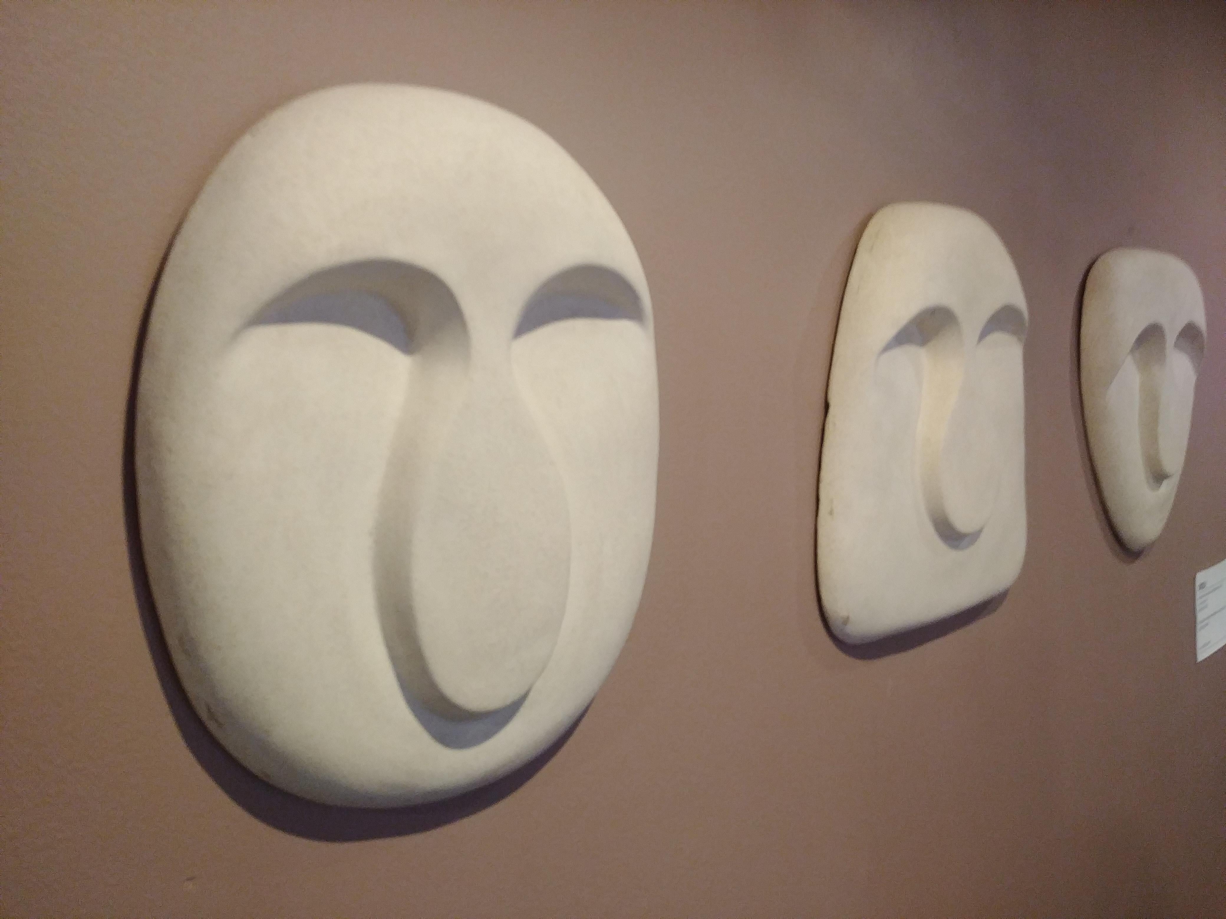 Set Wandskulpturen des 21. Jahrhunderts, handgefertigte Stuccoforte-Maske Idoli, Kanz  im Angebot 1