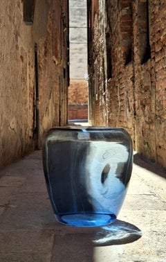 Mesa auxiliar y taburete, Isola , Cristal soplado de Murano, Azul claro KANZ, disponible