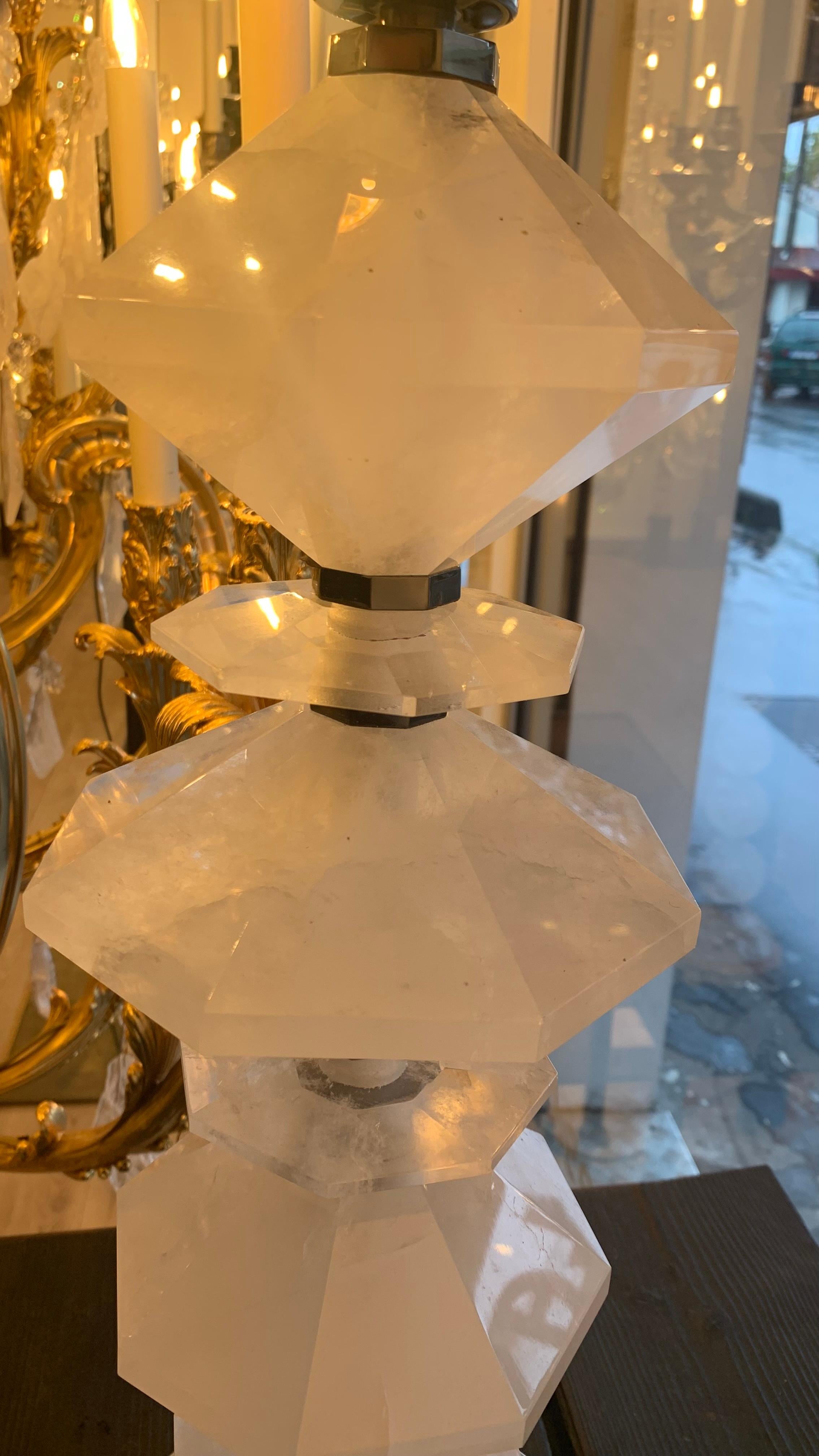 Français Lampe de bureau du XXIe siècle en bronze nickelé et cristal de roche géométrique en vente