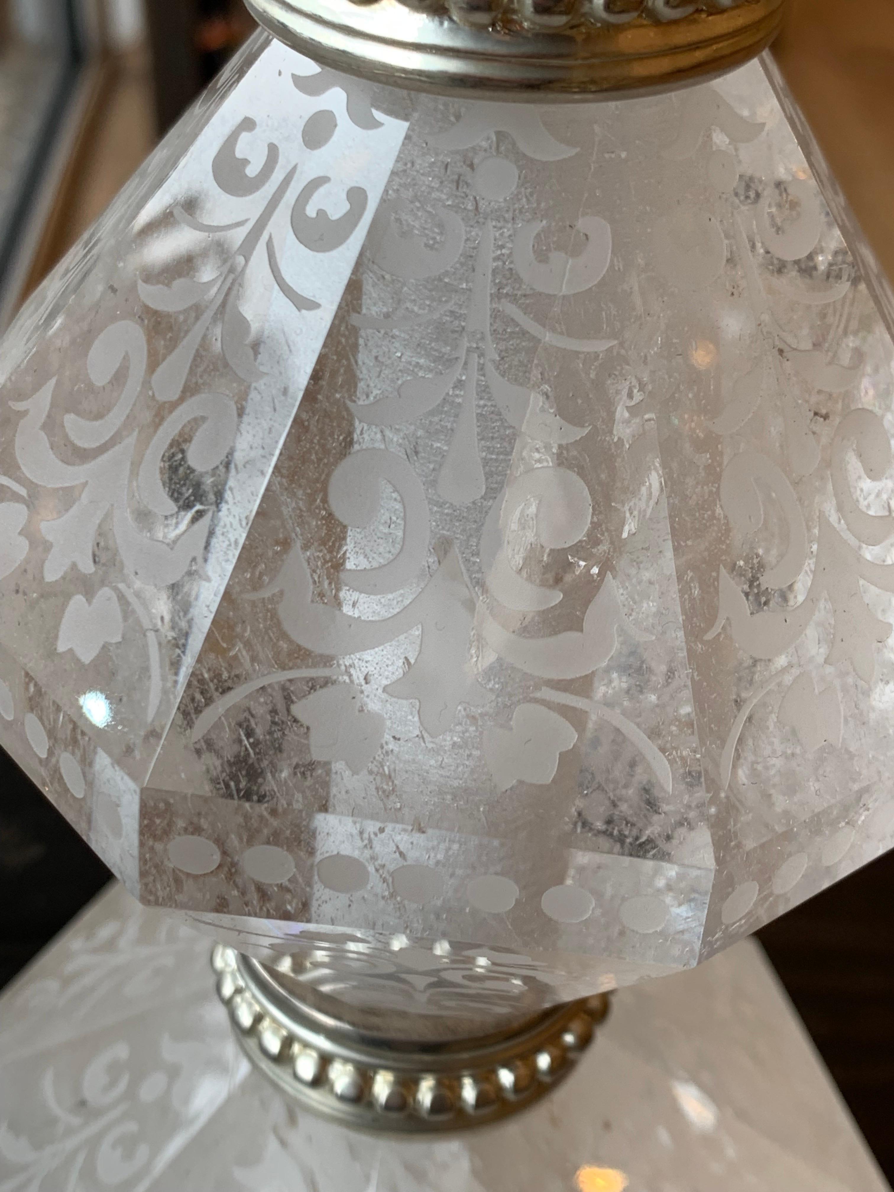 This majestic and elegant lamp in silver bronze and rock crystal is a creation of our workshop.
It is composed of five parts in rock crystal meticulously decorated with etched patterns. The bronze parts are finely decorated with a frieze of dots
