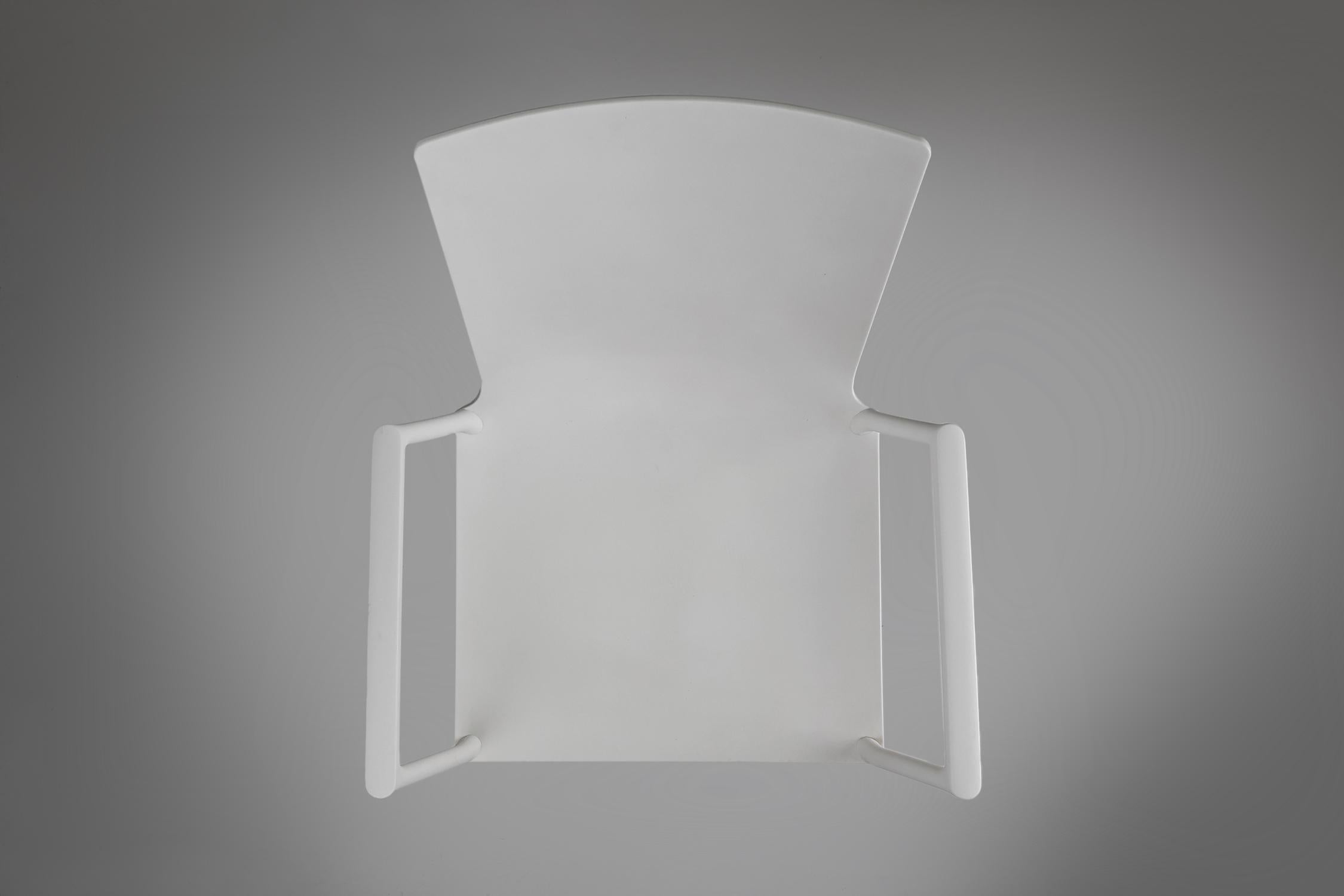 Sedia di design bianca con braccioli del 21° secolo, Belgio in vendita 3