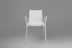 Sedia di design bianca con braccioli del 21° secolo, Belgio