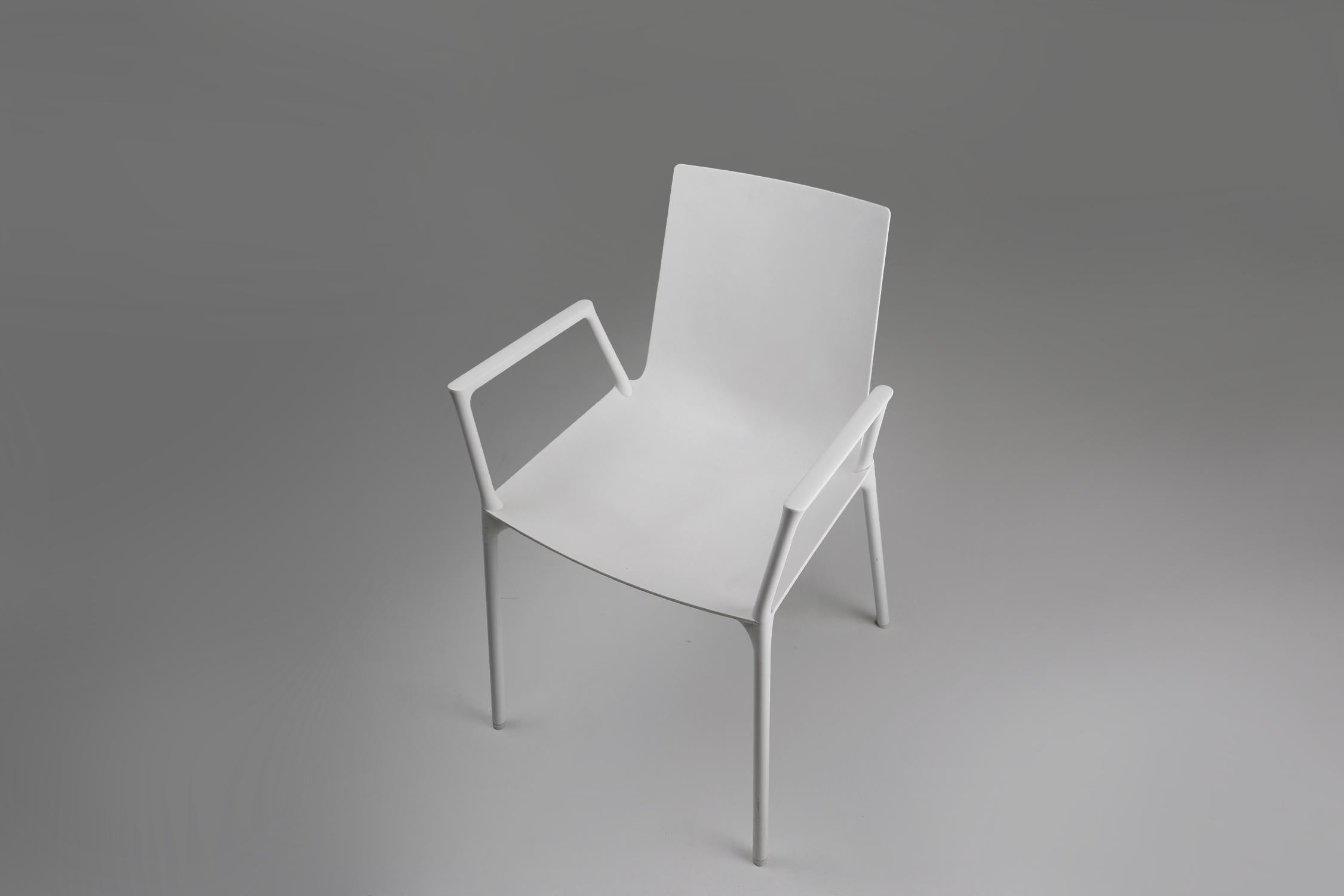 Sedia di design bianca con braccioli del 21° secolo, Belgio In condizioni buone in vendita a Meulebeke, BE