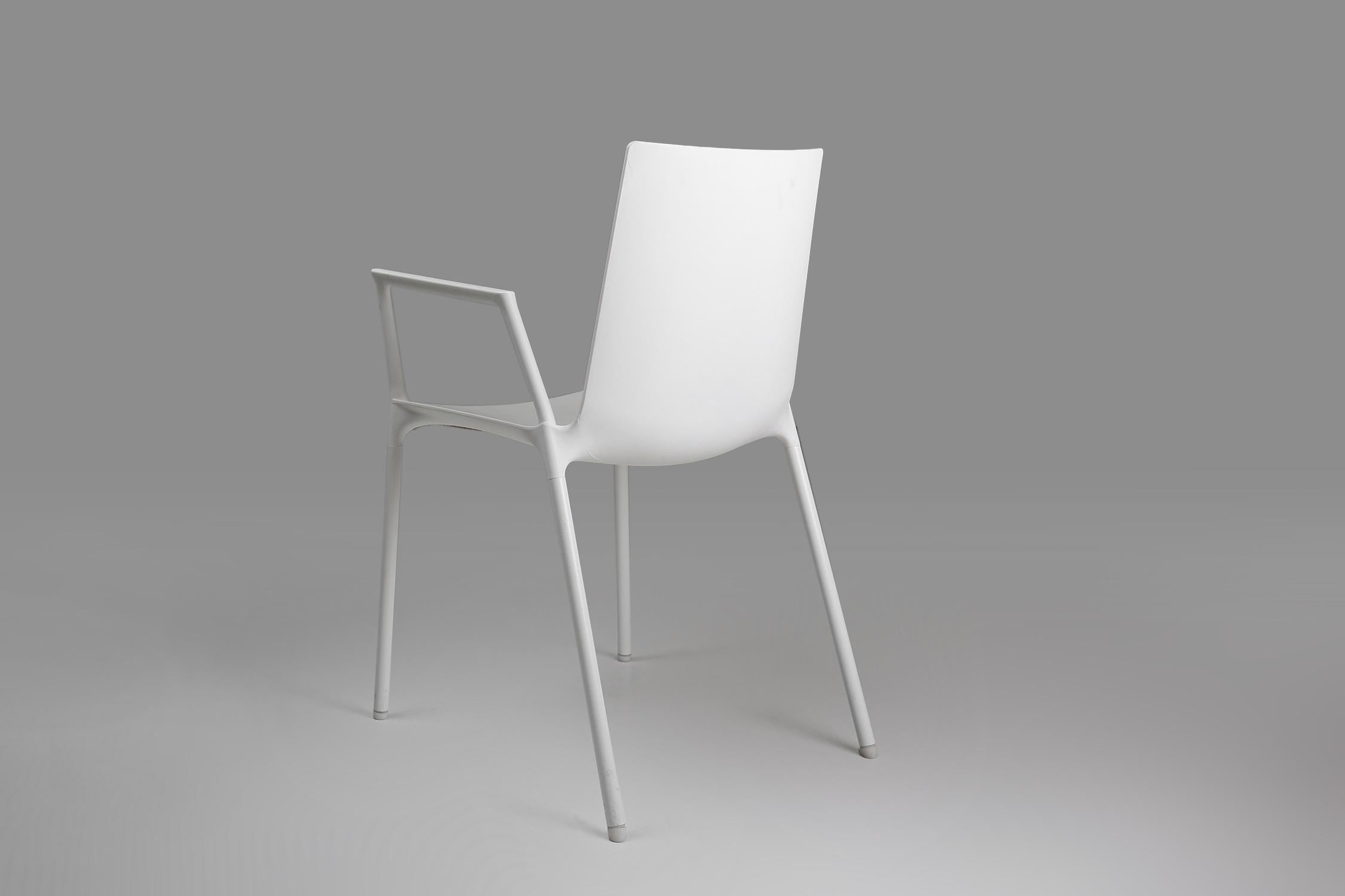 Sedia di design bianca con braccioli del 21° secolo, Belgio in vendita 1