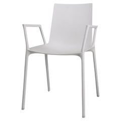 Silla de diseño blanca con reposabrazos del siglo XXI, Bélgica
