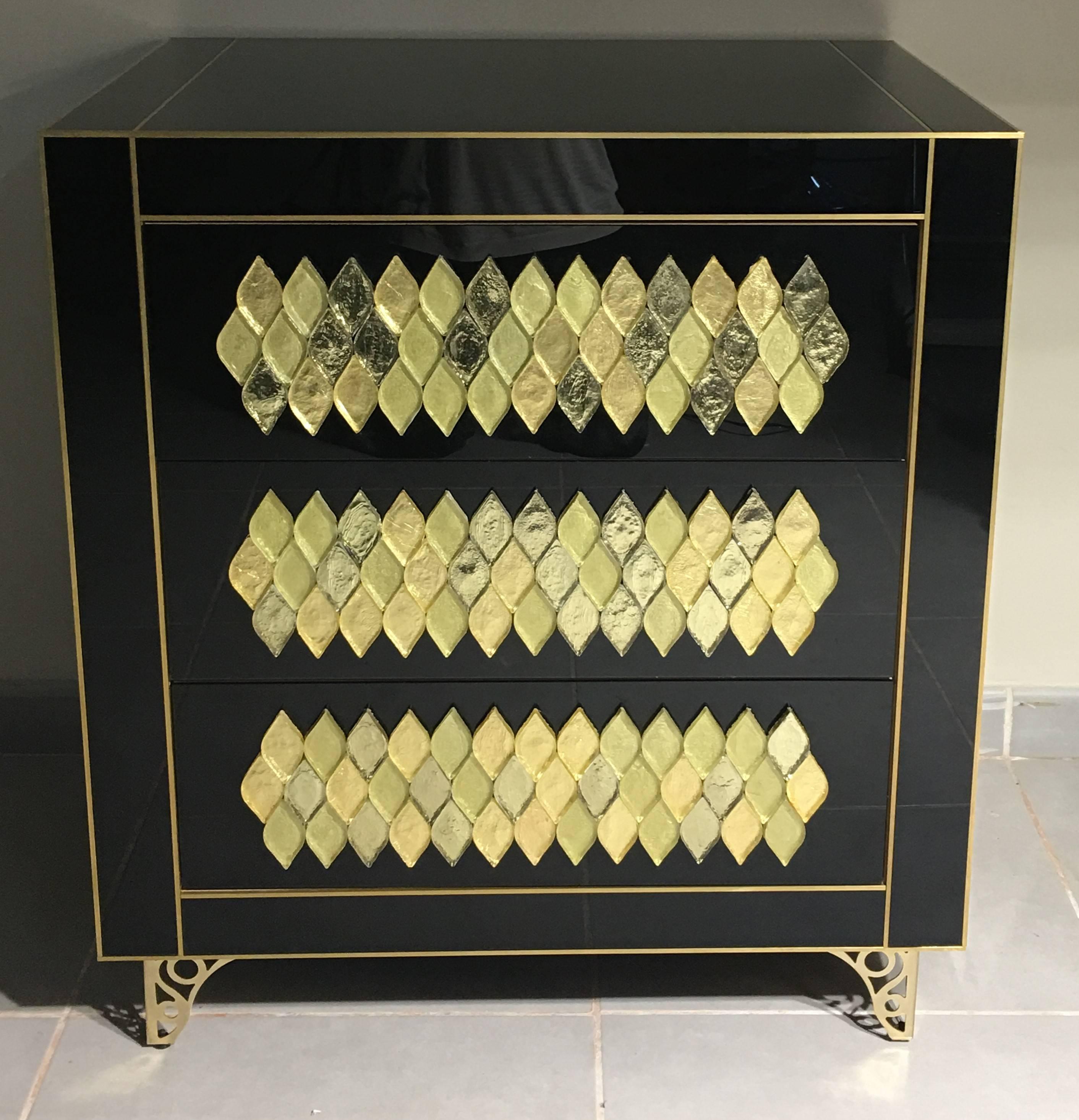 Italian 21th Handmade Mirrored Commode or Chest of Drawers in Murano Glass & Brass Inlay