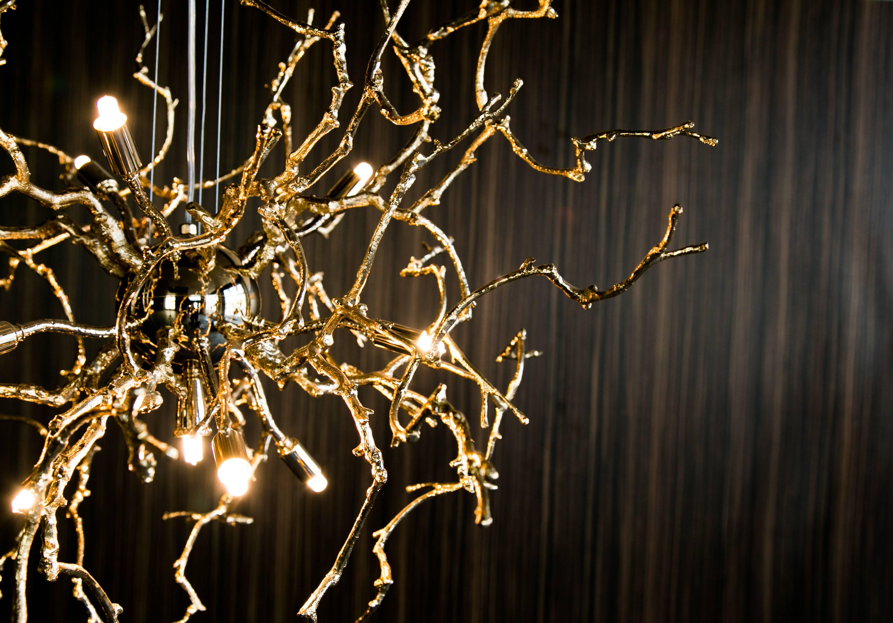 21st century sculptural nodern handmade pendant lamp in brass and lost wax

Pendant lamp
Handmade 
It created with lost wax technique reproducing wine three branches. Exclusive artwork to illuminate every space.

The sculptor, from the