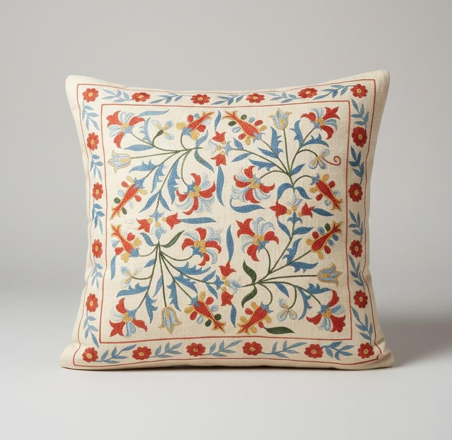 Nueva funda de cojín bordada a mano en seda 100% - Auténtico arte textil uzbeko

Eleva la decoración de tu hogar con esta exquisita funda de cojín Suzani bordada a mano, elaborada con seda pura 100% por hábiles artesanos de Uzbekistán. Esta funda de