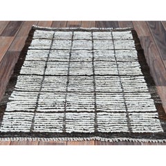 2'1"x2'10" Frost White Moroccan Weave with Grid Design Hand Knotted Wool Mat Rug
