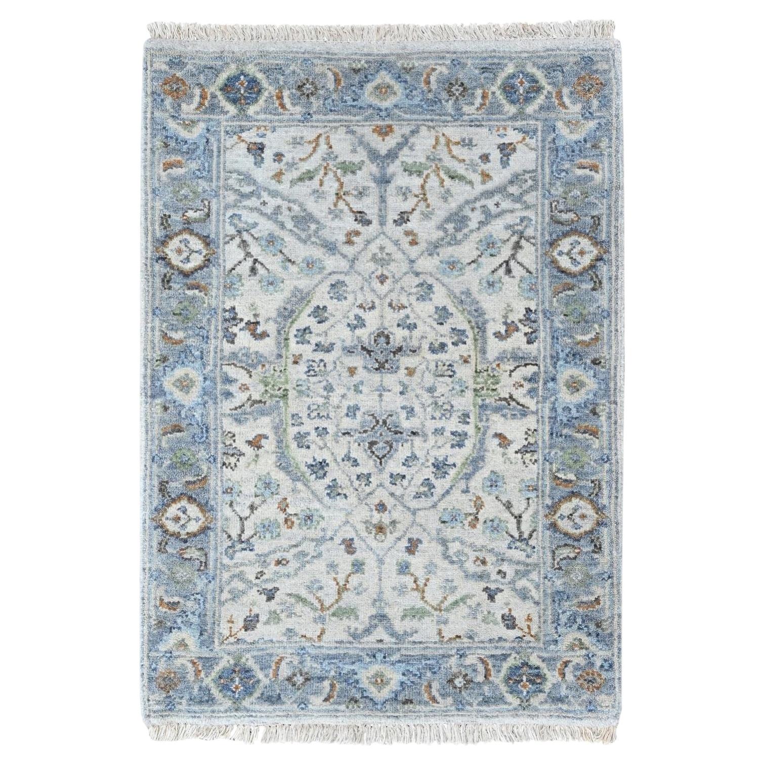 Tappeto orientale Oushak grigio con motivi floreali, in lana annodata a mano, 2'1" x 2'10"