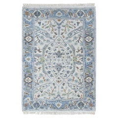 Tappeto orientale Oushak grigio con motivi floreali, in lana annodata a mano, 2'1" x 2'10"