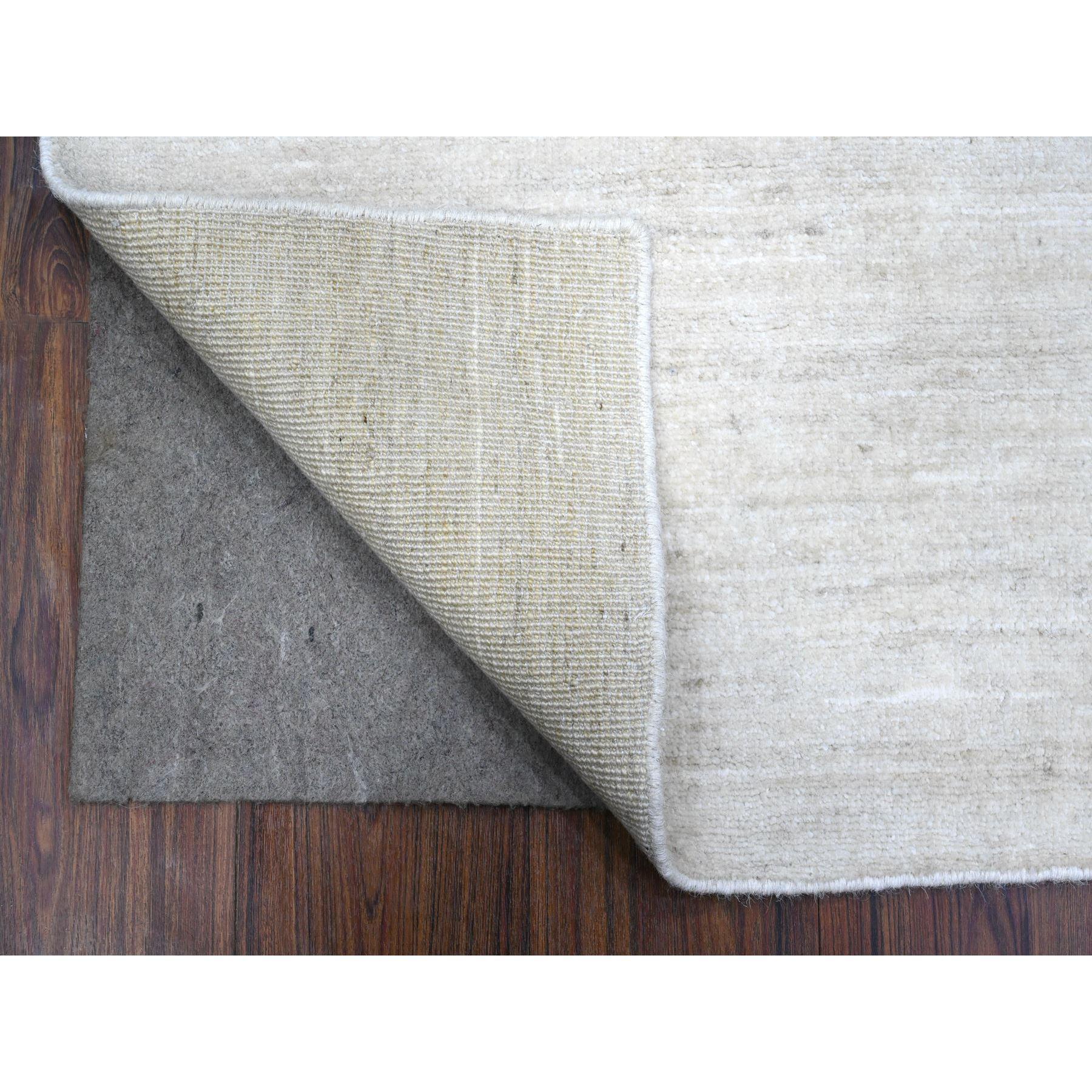 Knochenweiß, einfarbig Modern Peshawar mit einfarbigem Design, Muster, Shabby Chic, handgeknüpft mit natürlichen Farbstoffen, 100% Wolle, Matte, Orientteppich
Primäre MATERIALIEN: Wolle
Latex: Kein Flor 
Höhe: 0,25 Zoll
Stil: