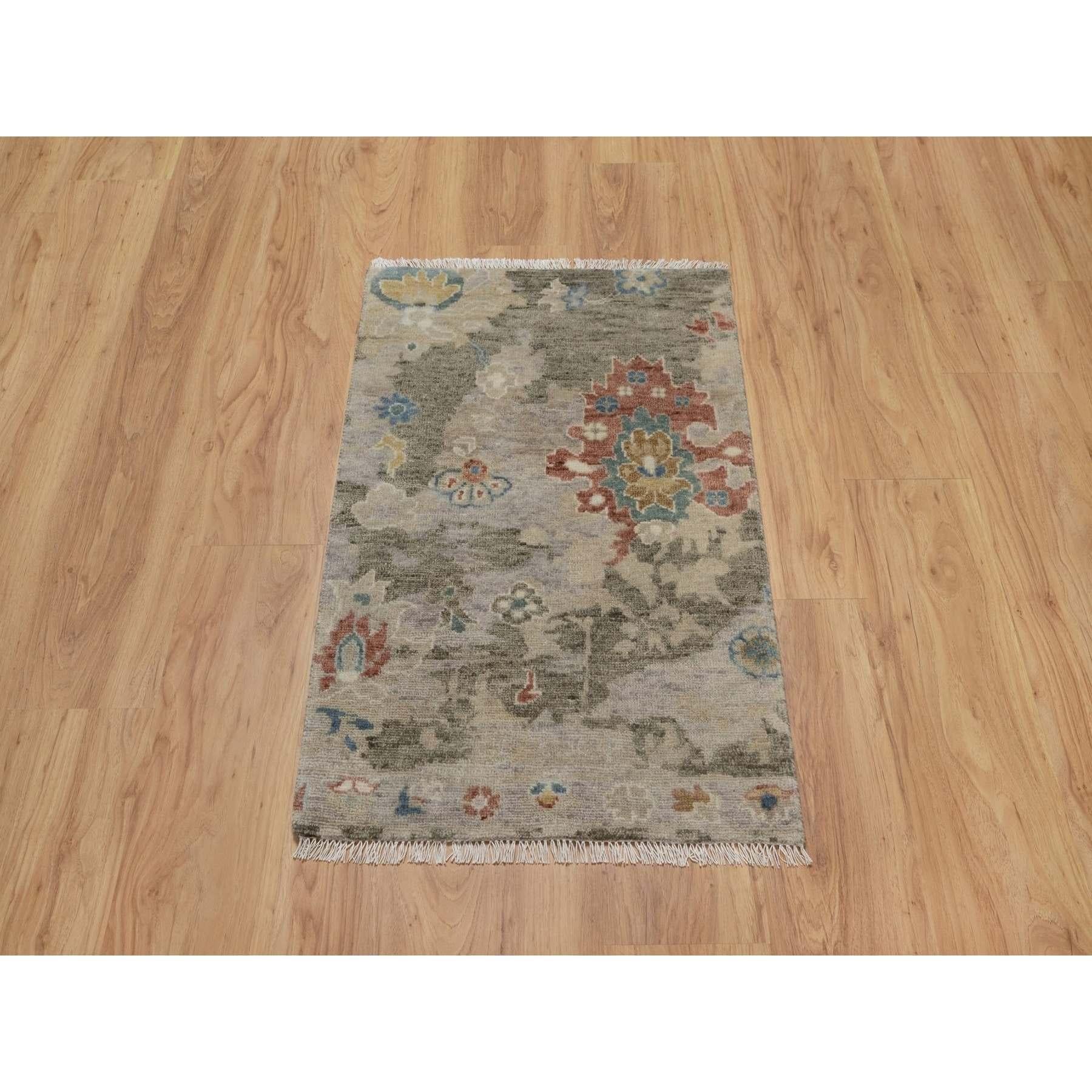 Gris Topo, Motivo Roto con Diseño Oushak, 100% Lana, Anudada a Mano, Sin Borde, Estera, Muestra, Alfombra Oriental
Materiales primarios: Lana
Látex: Sin pelo 
altura: 0,25 Pulgadas
Estilo: Transicional
Color principal: Gris
Colores secundarios: