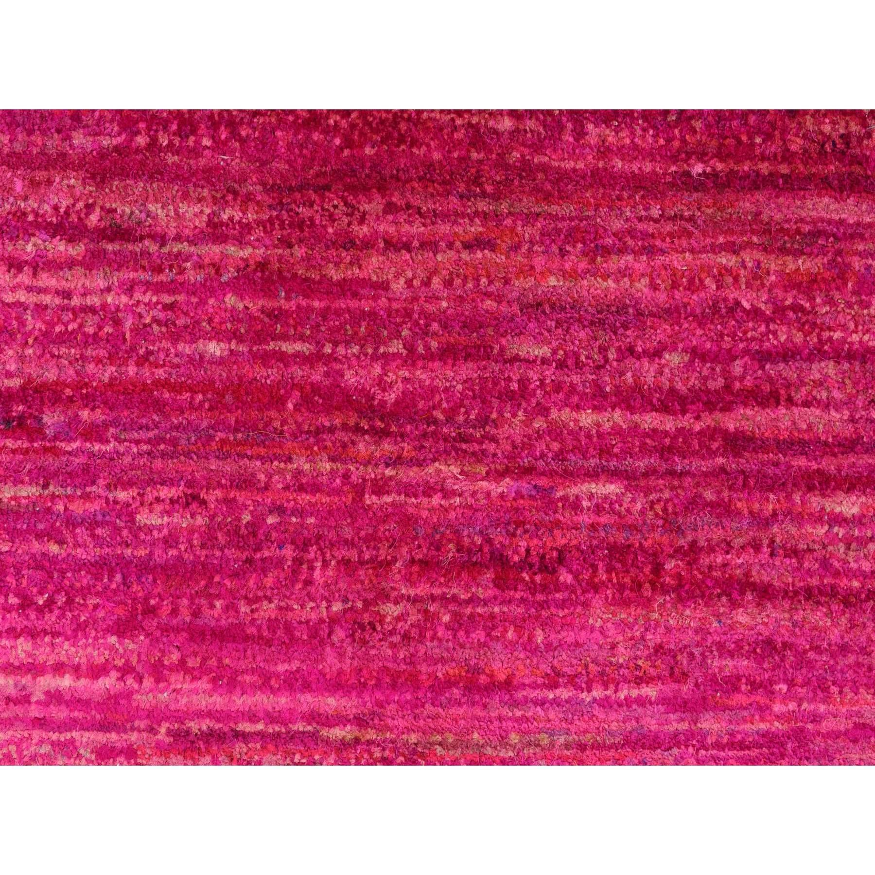 Bright Pink, Plain Solid Design, Pure Sari Silk, Hand Knotted, Sample, Strike Off, Mat, Oriental Rug
Primary materials: Sari Silk
Latex: No Pile 
height: 0.25 Inches
Style: Contemporary
Primary color: Pink
Secondary colors: Red
Pattern: Oriental