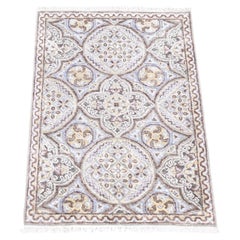 Tappeto in lana e seta testurizzata 2
1 "x3
1" marrone di ispirazione Mughal con design a medaglioni