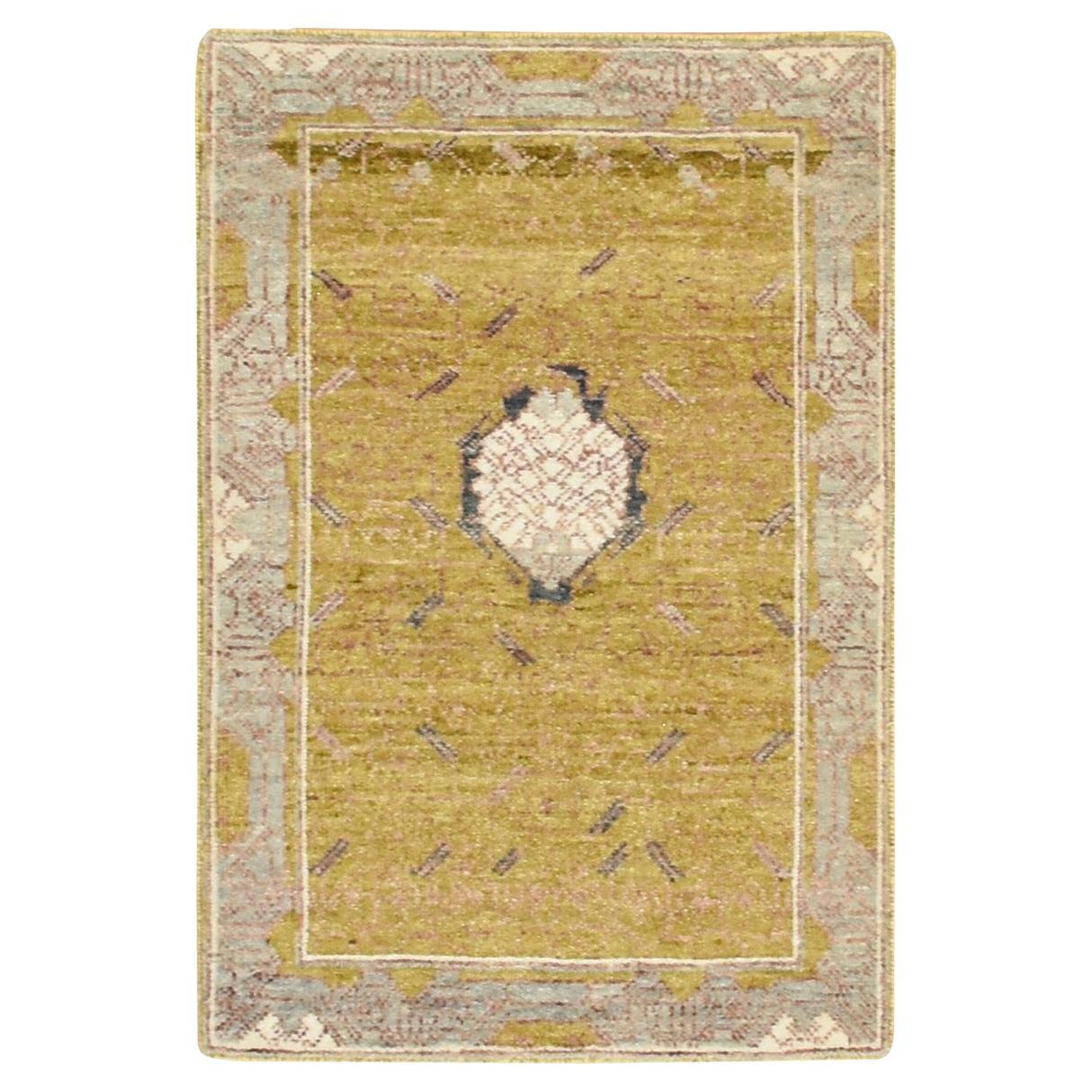 2
1 "x3
1" Golden Yellow Pinecone Design Hand Knotsted Pure Wool Mat Oriental Rug