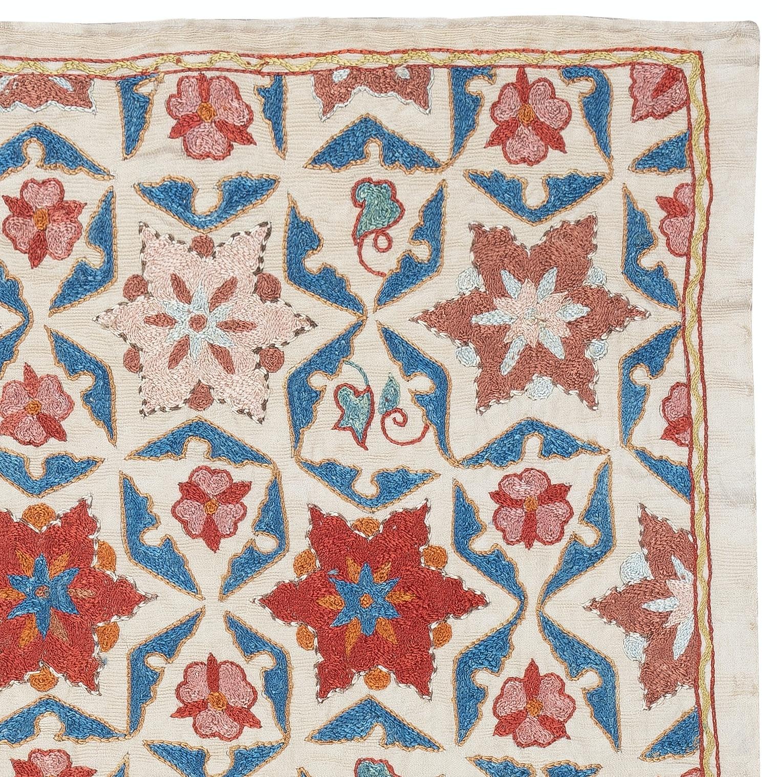 Suzani 21x34 in 100% Silk Wall Hanging. Embroidered Tablecloth. Boho Wall Decor For Sale