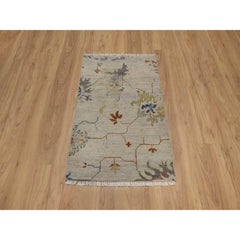 2'1"x3'4" Oyster White Broken Pattern with Agra Design Hand Knotted Wool Rug