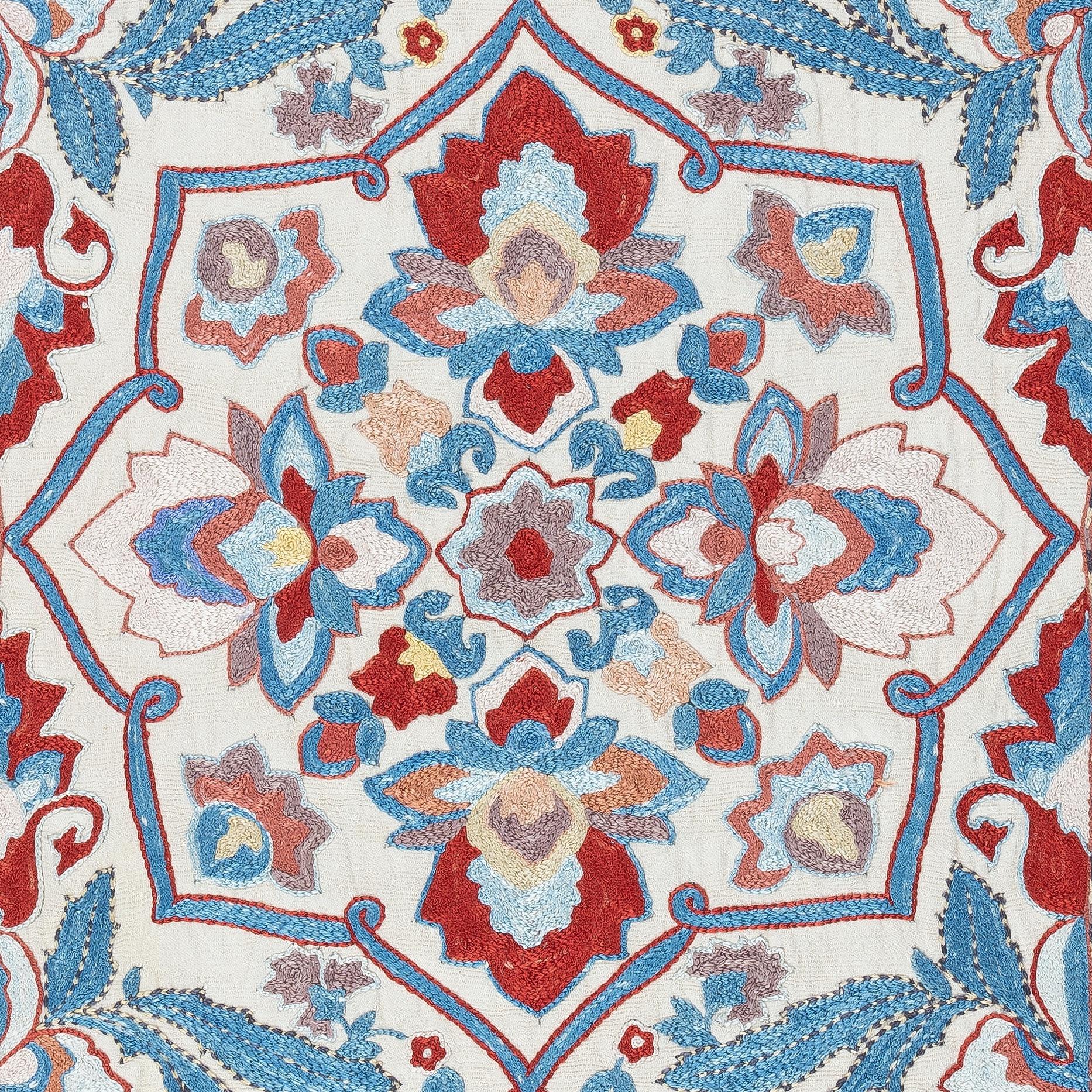 21x35 in bestickter 100% Seide-Wandbehang, neue Tischdecke, Boho-Wandschmuck (Bestickt) im Angebot