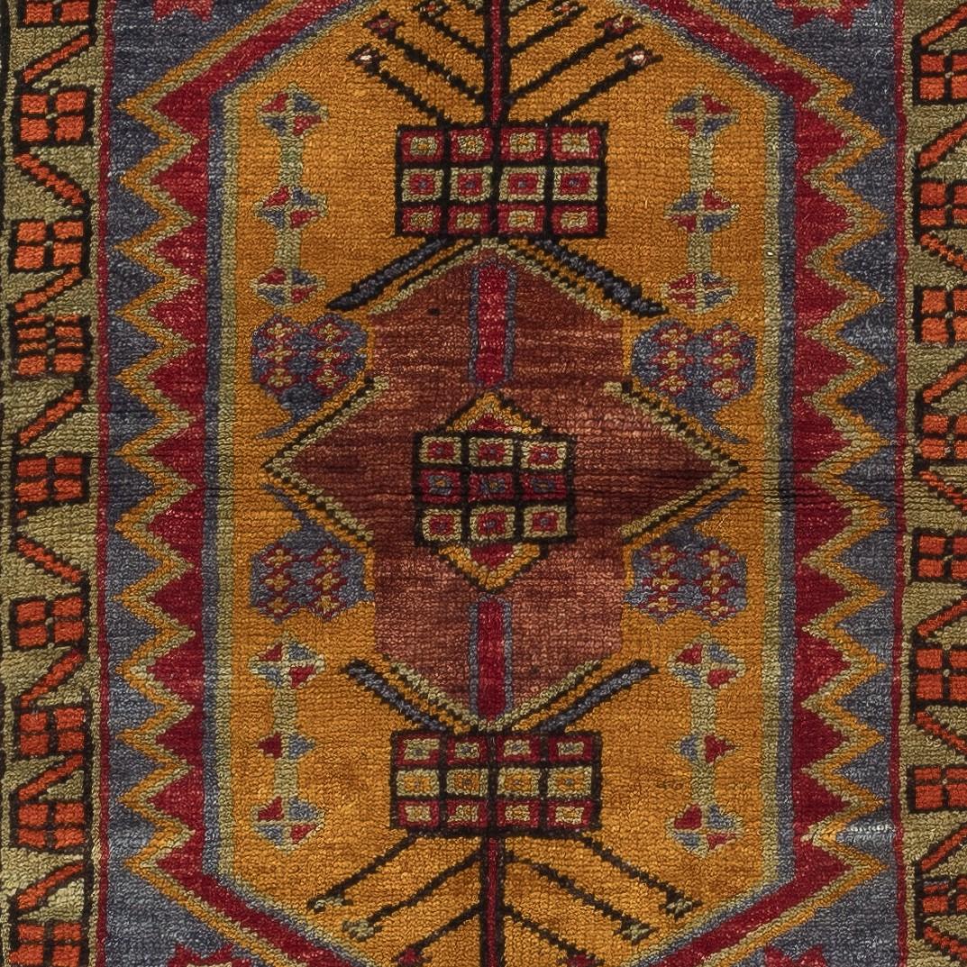 Annodato a mano 21x38 in Tappeto tradizionale d'epoca fatto a mano, tappetino decorativo per porte in vendita