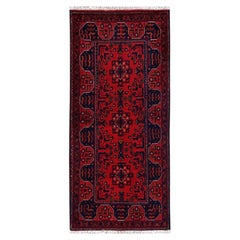 Alfombra de pasillo de lana tejida a mano de estilo afgano Andkhoy, de color rojo, con motivos geométricos, de 63,5 cm x 145 cm