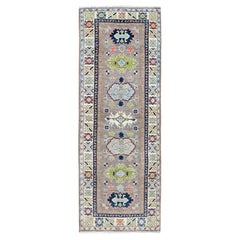 2'1 "x5'10" Frost Gray Kazak with Tribal Design Soft Wool Hand Knotted Runner Rug (Tapis de course en laine douce nouée à la main)