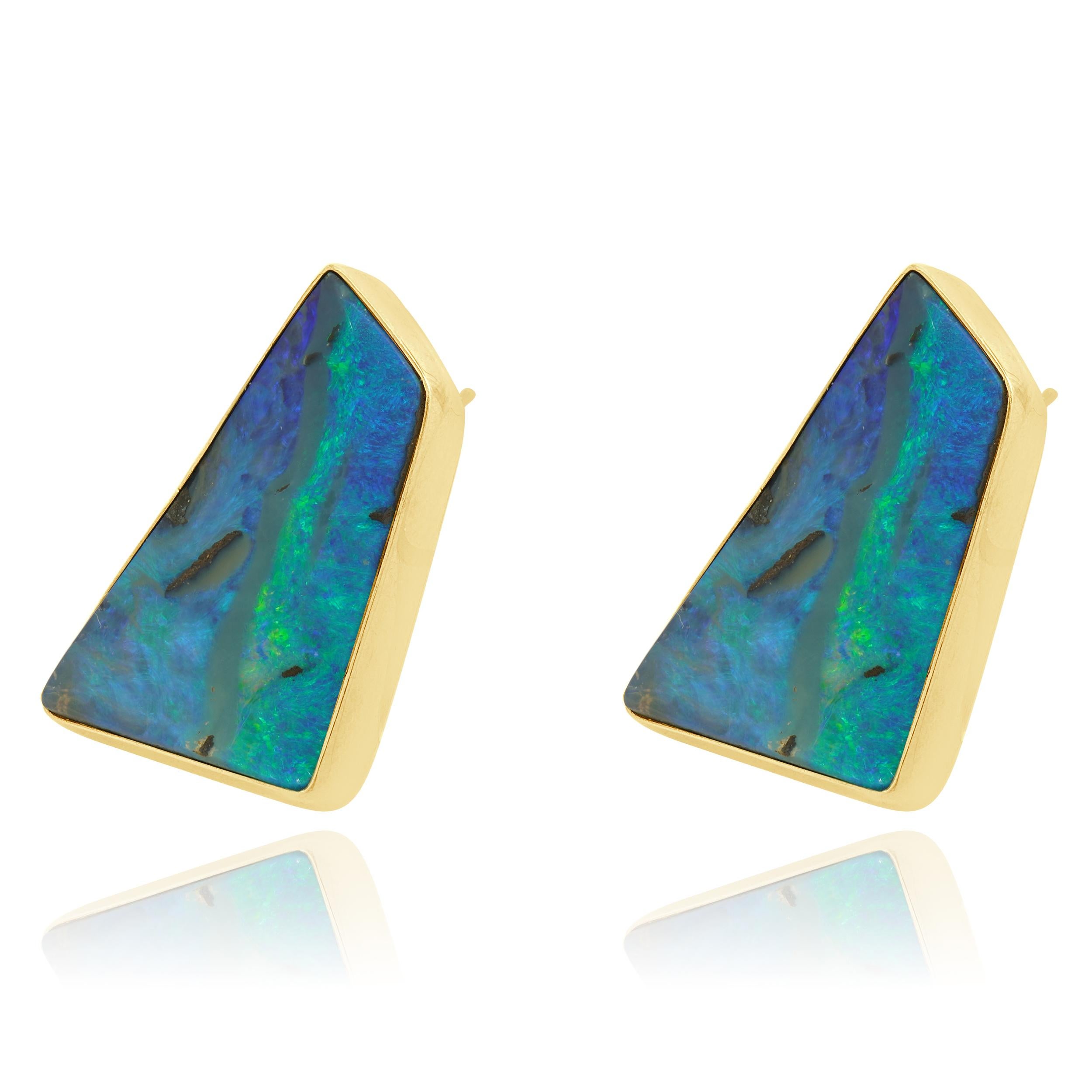 Designer: personalizzato
Materiale: oro giallo 22/18/14k
Dimensioni: gli orecchini misurano circa 30 mm x 20,2 mm.
Peso: 16,83 grammi